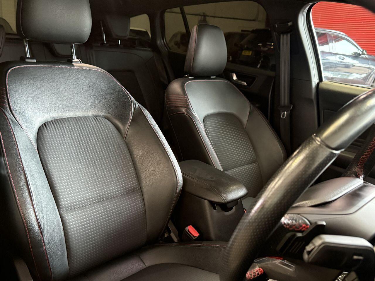 Ford Focus view 32