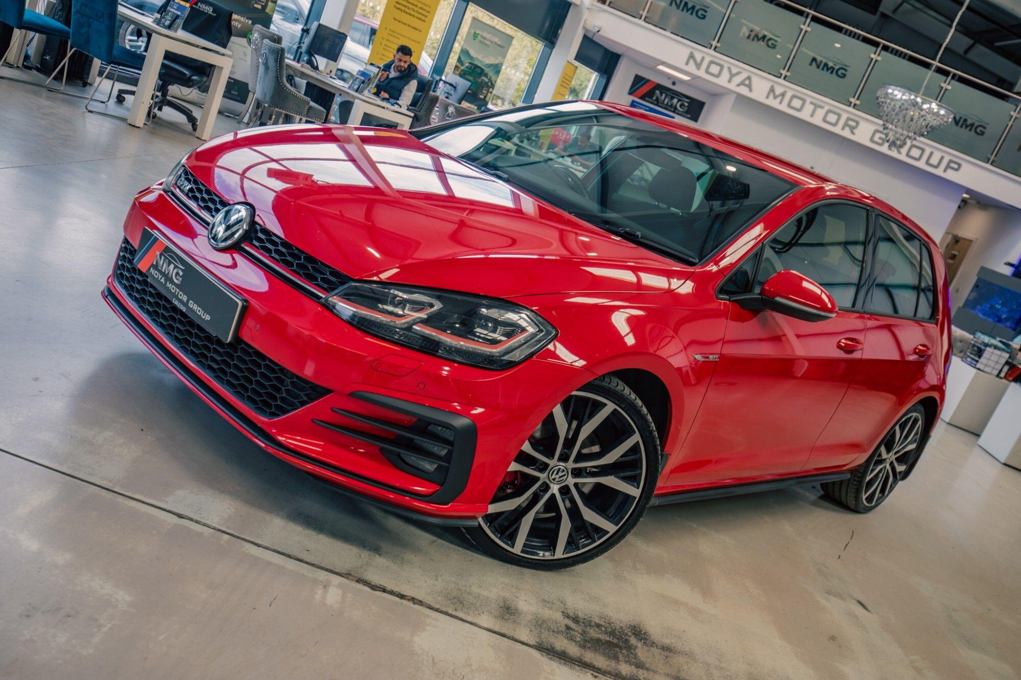 Volkswagen Golf view 4