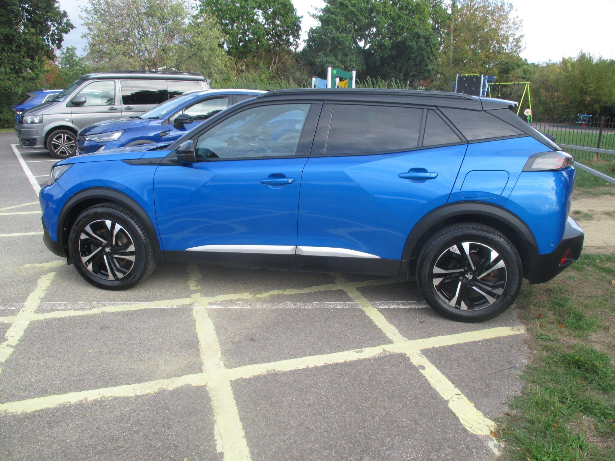 Peugeot E-2008 view 20