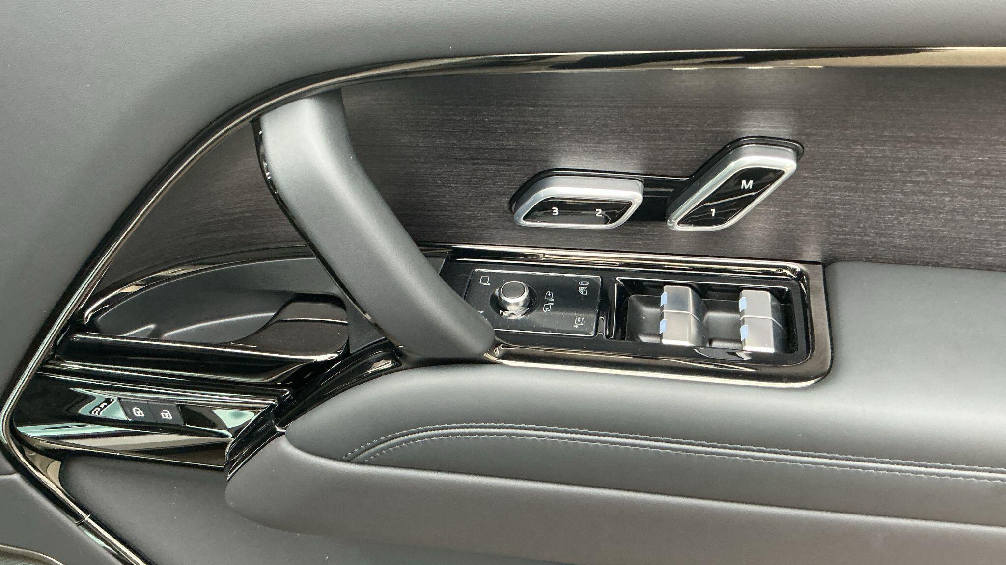 Land Rover Range Rover view 46