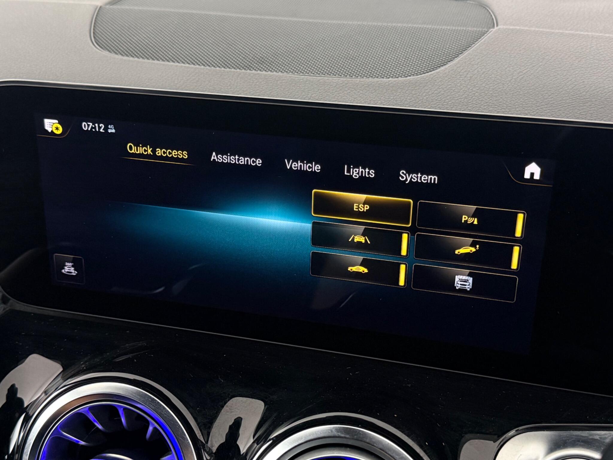 Mercedes-Benz GLB view 23