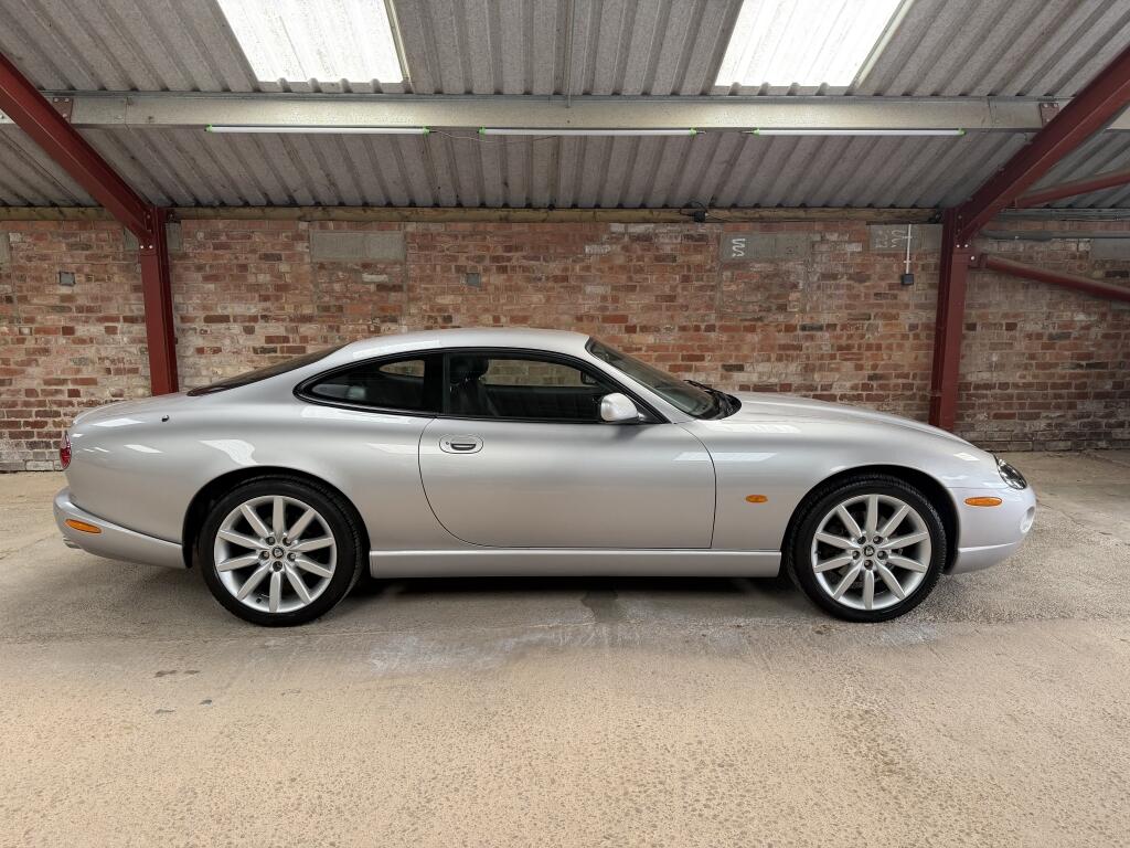 Jaguar XK8 view 2