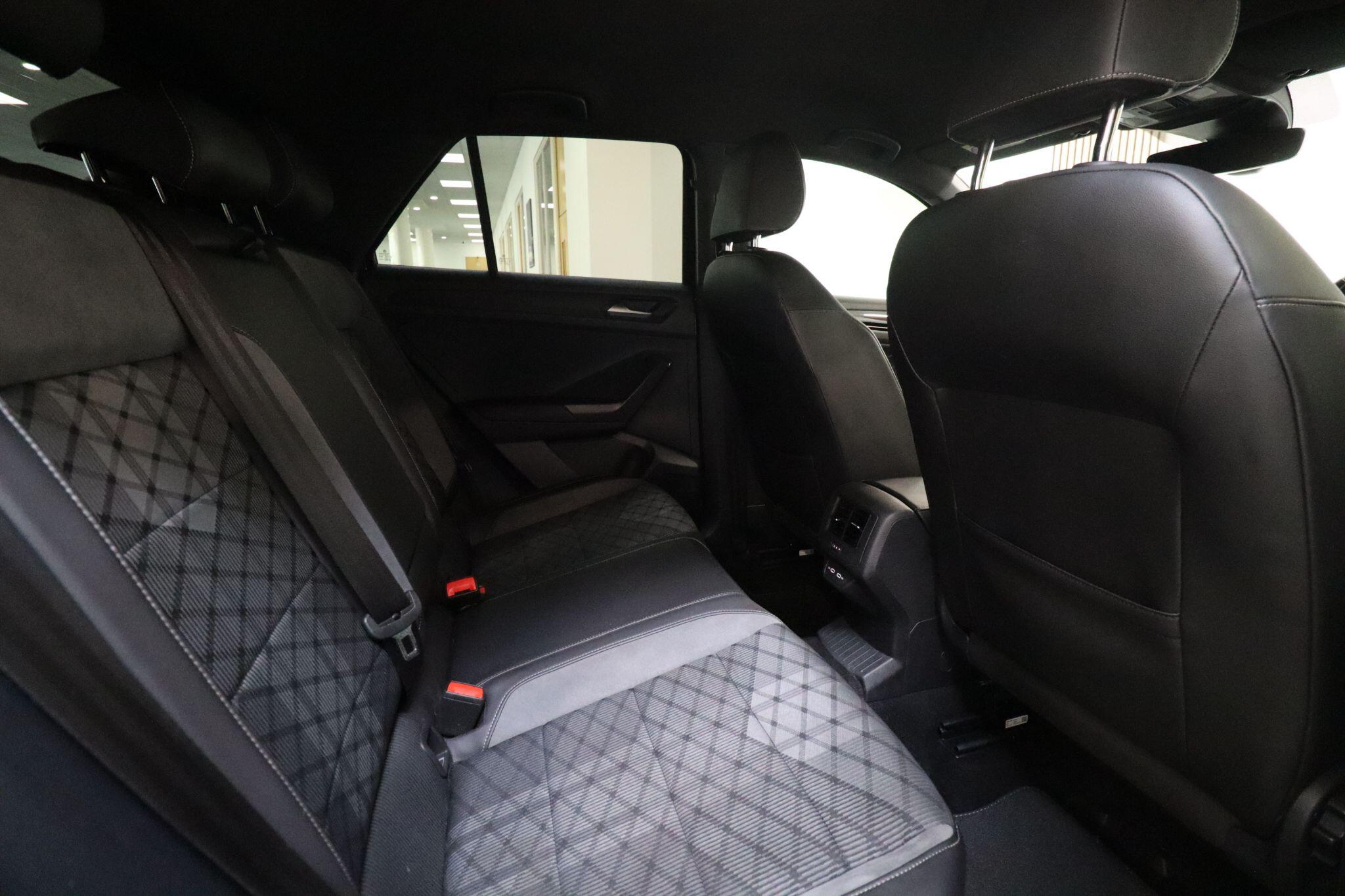 Volkswagen T-Roc view 13