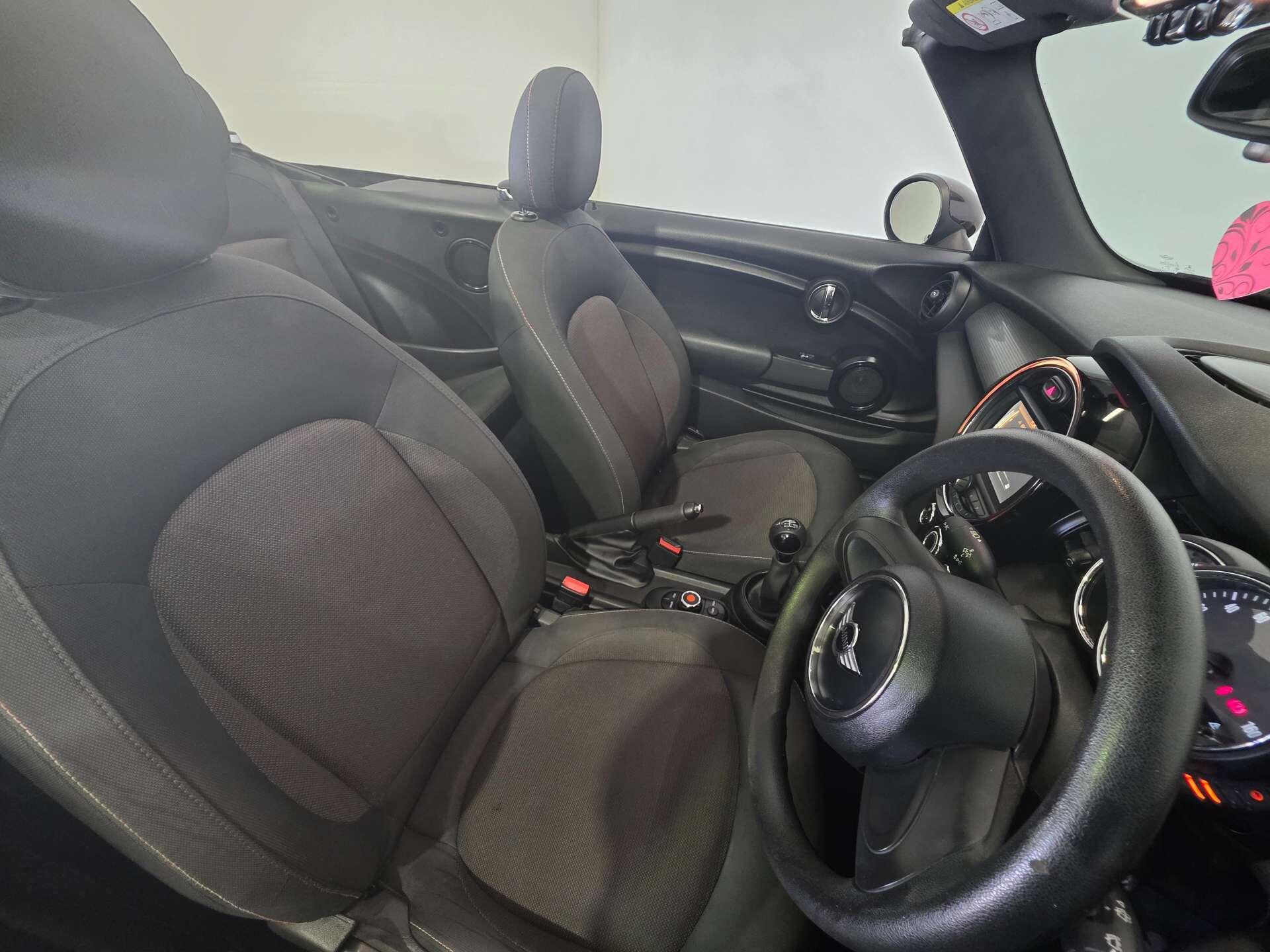 Mini Convertible view 12