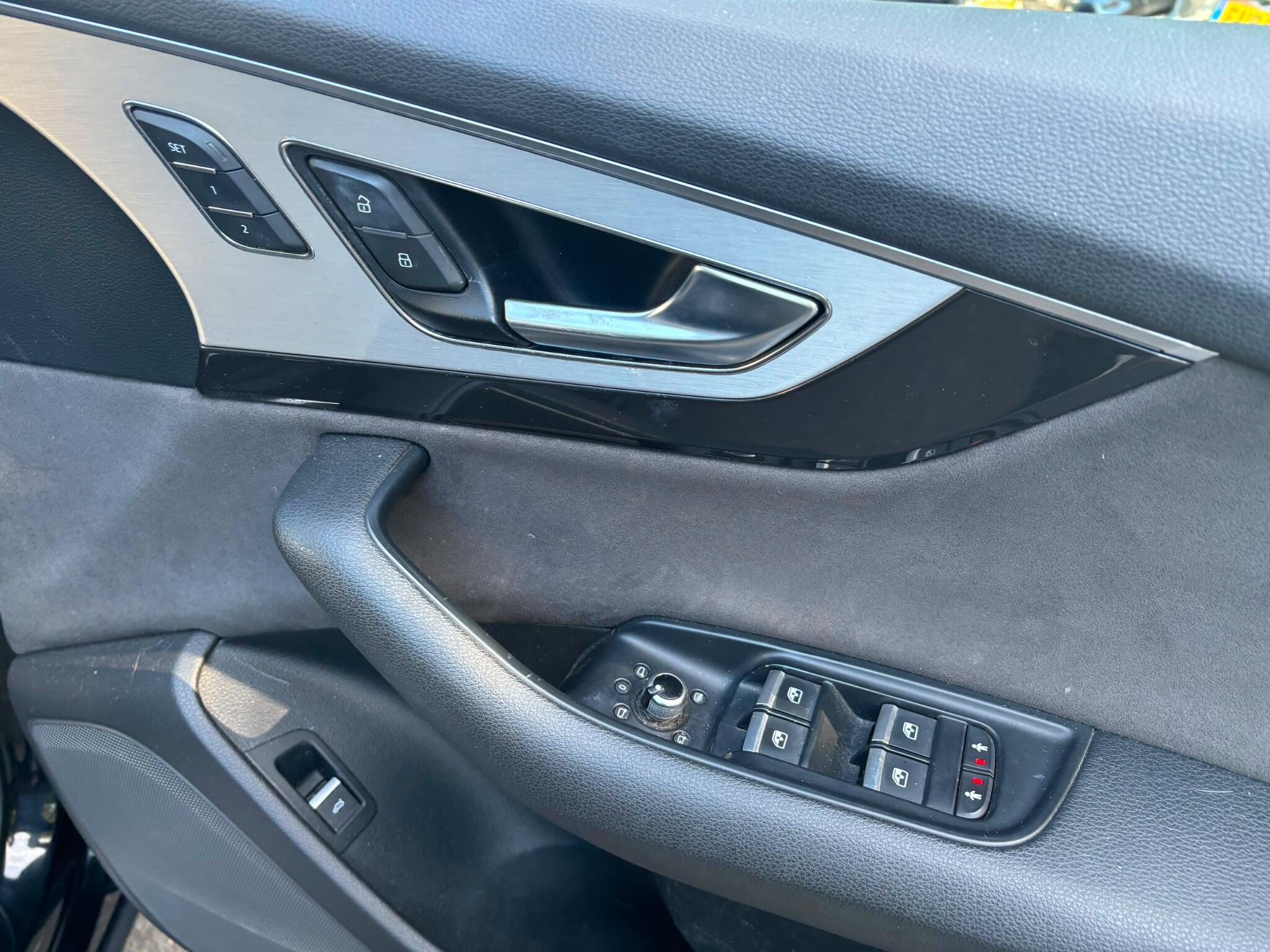 Audi Q7 view 15