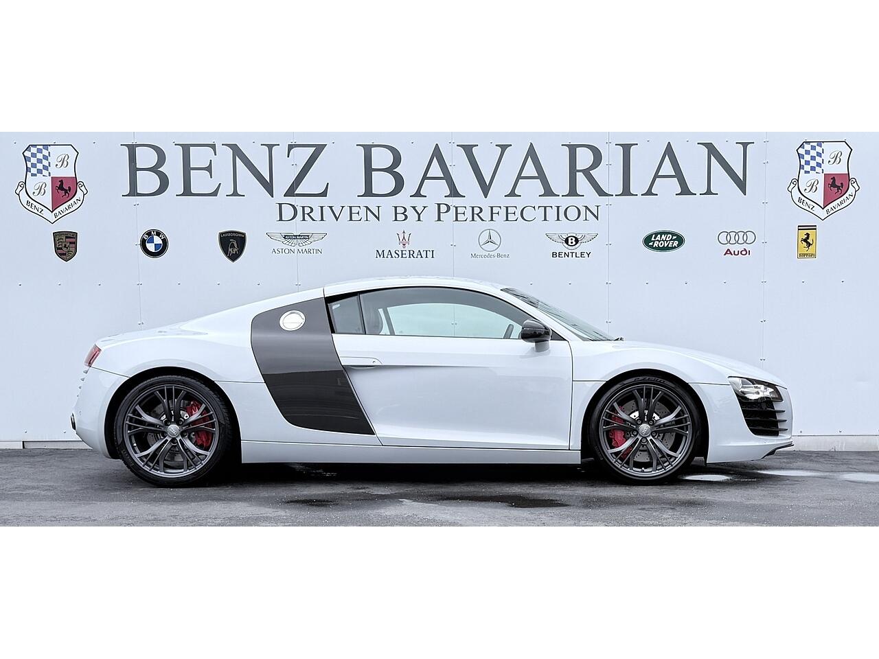 Audi R8 view 5