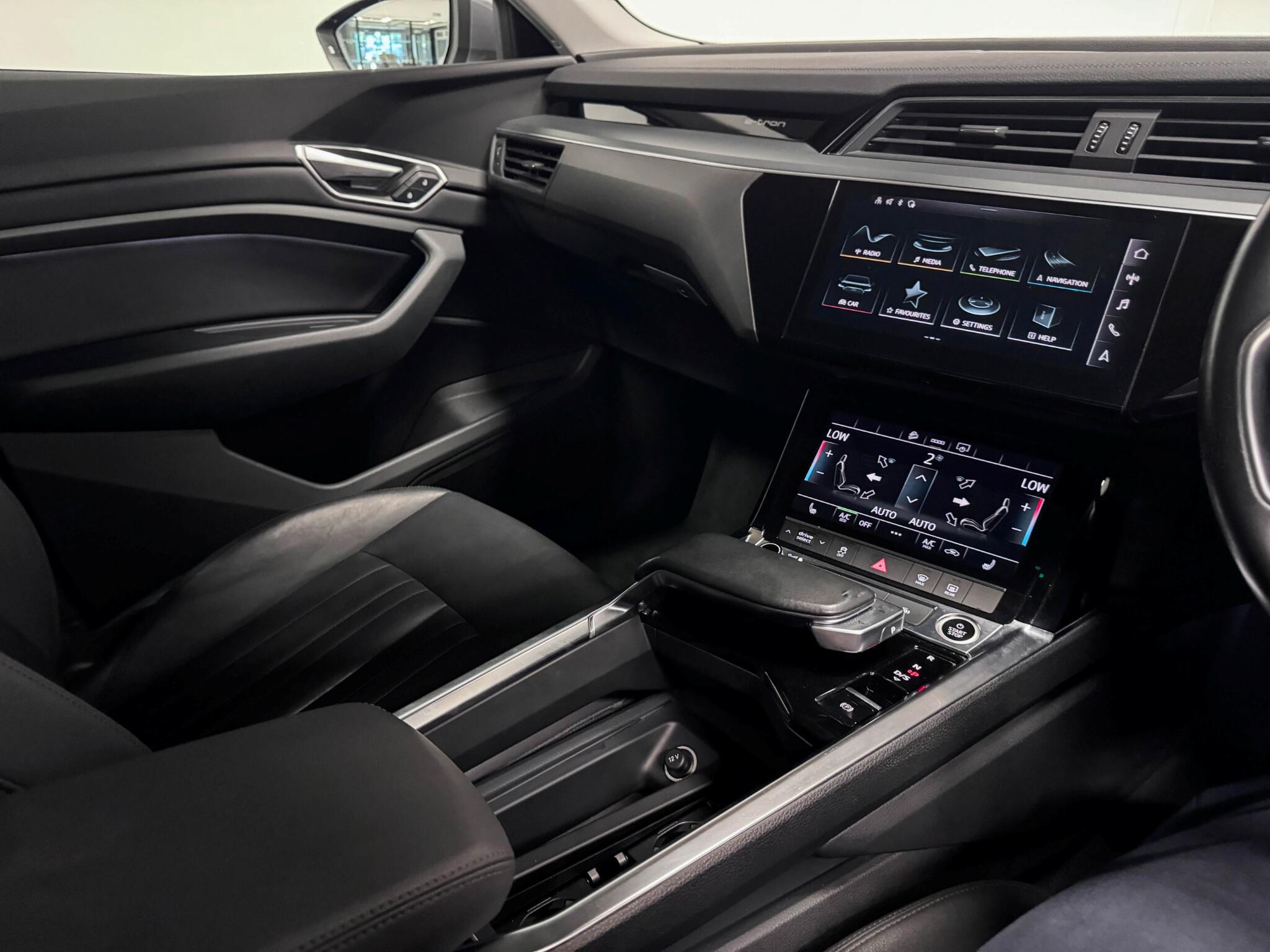 Audi E-Tron view 35