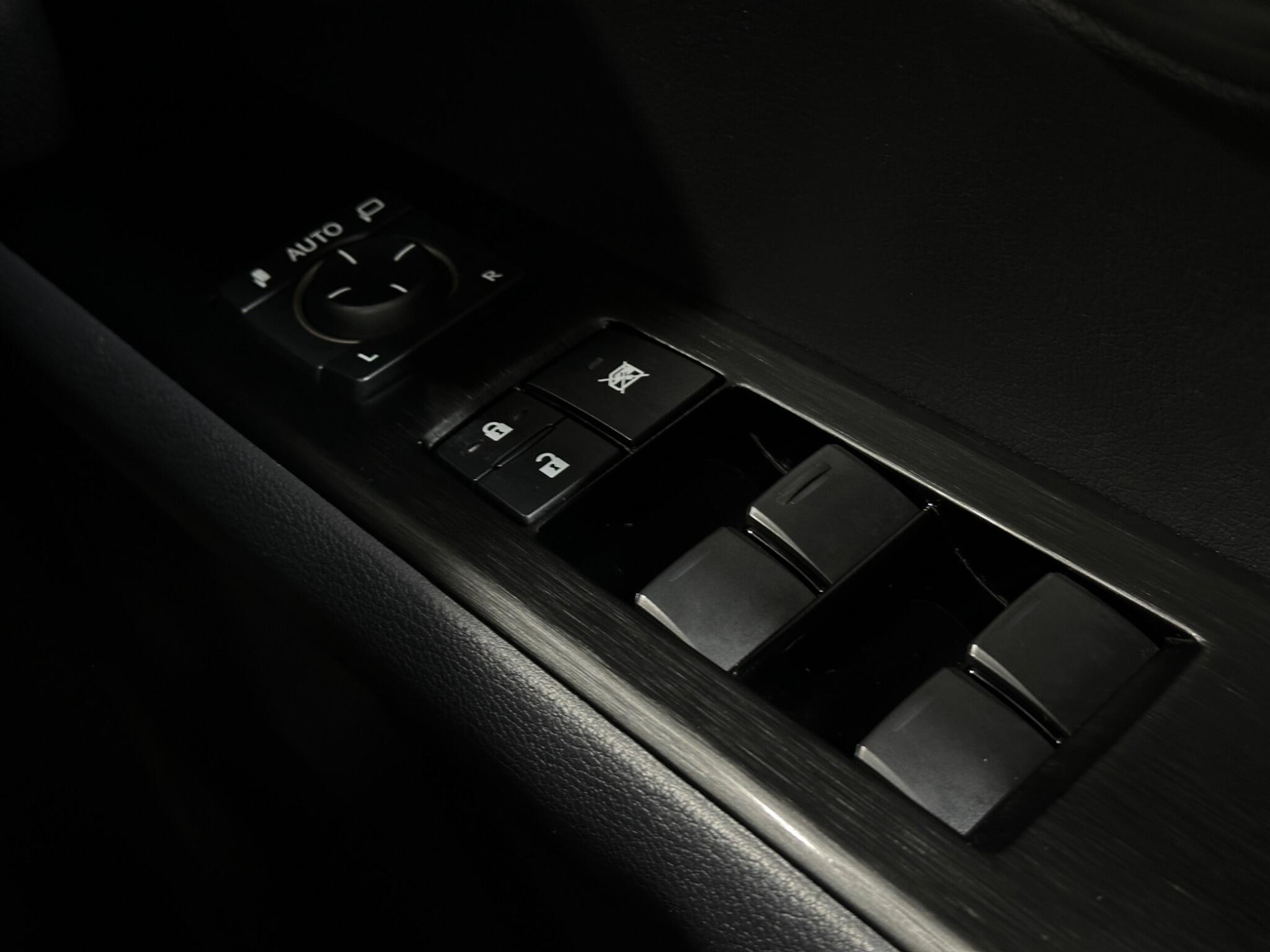 Lexus UX view 18