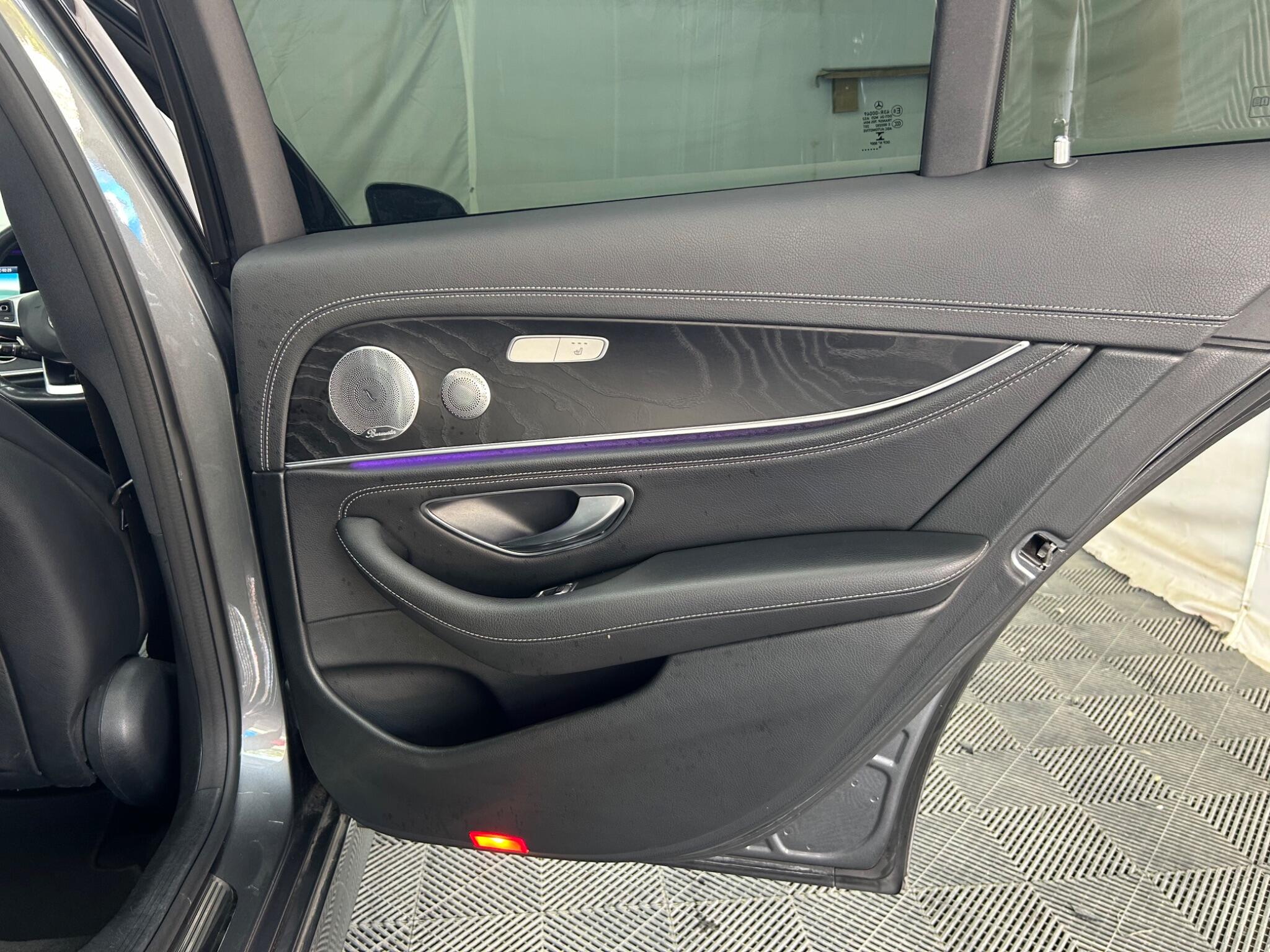 Mercedes-Benz E Class view 28