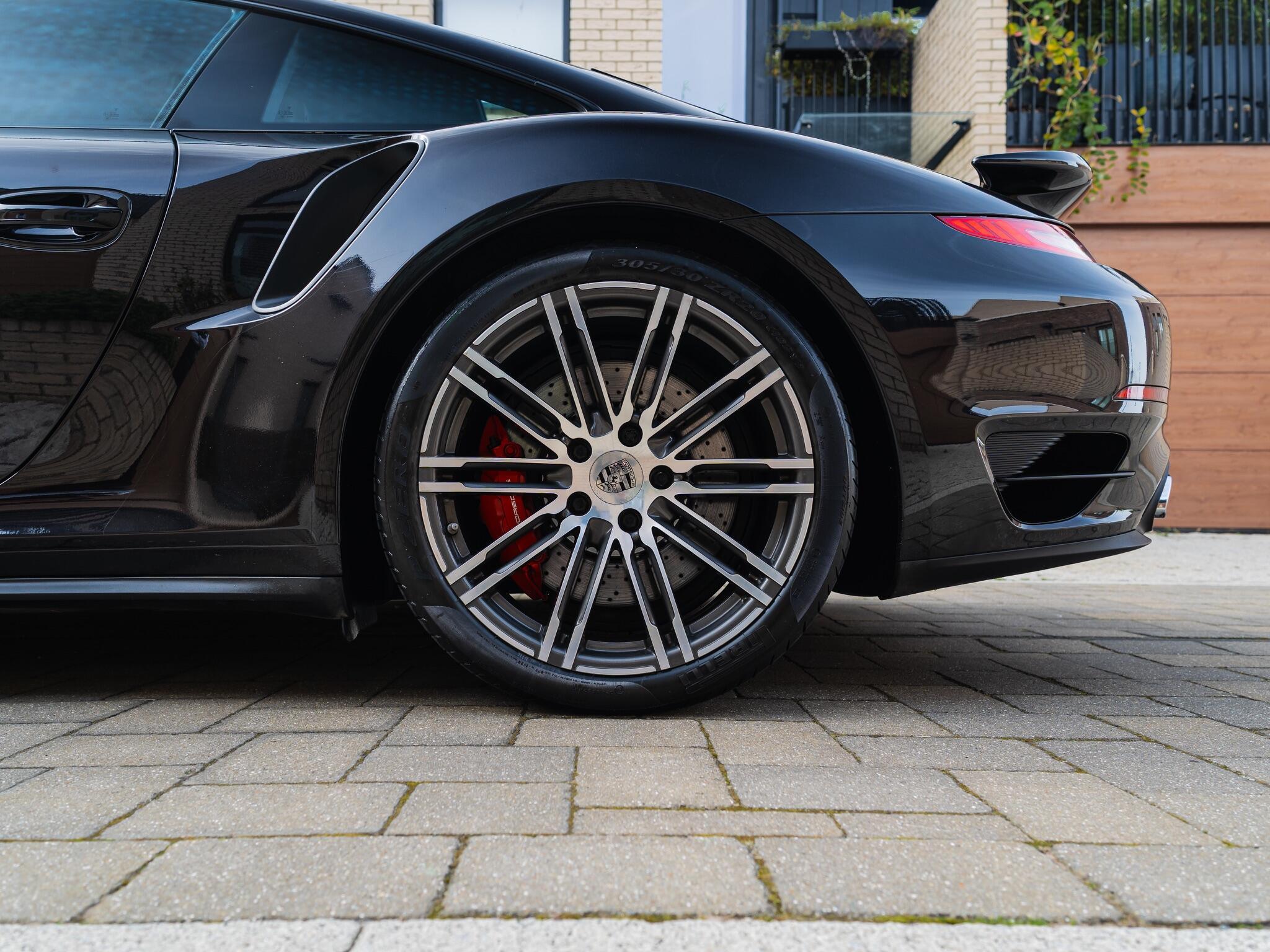 Porsche 911 view 44