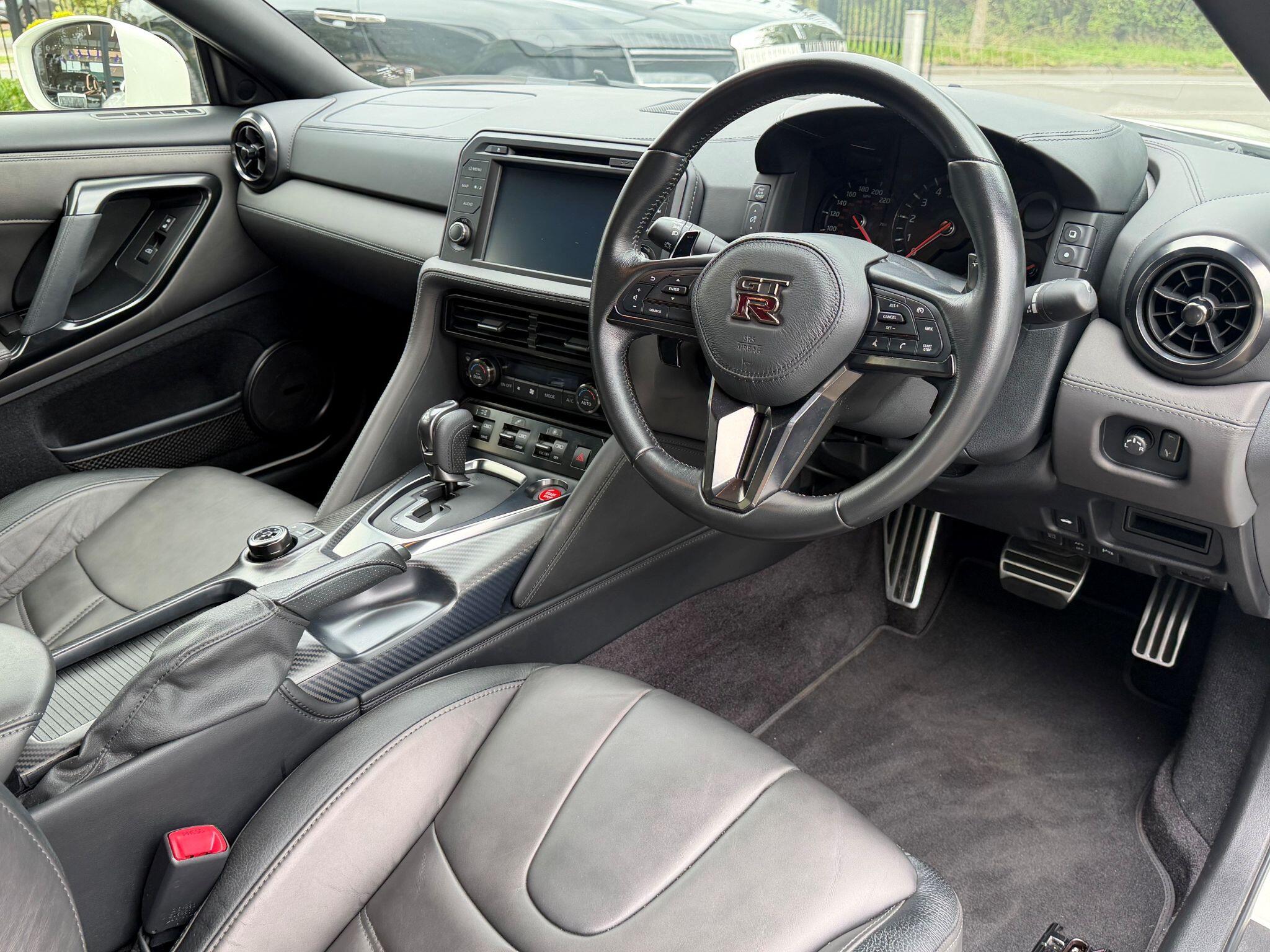 Nissan GT-R view 13