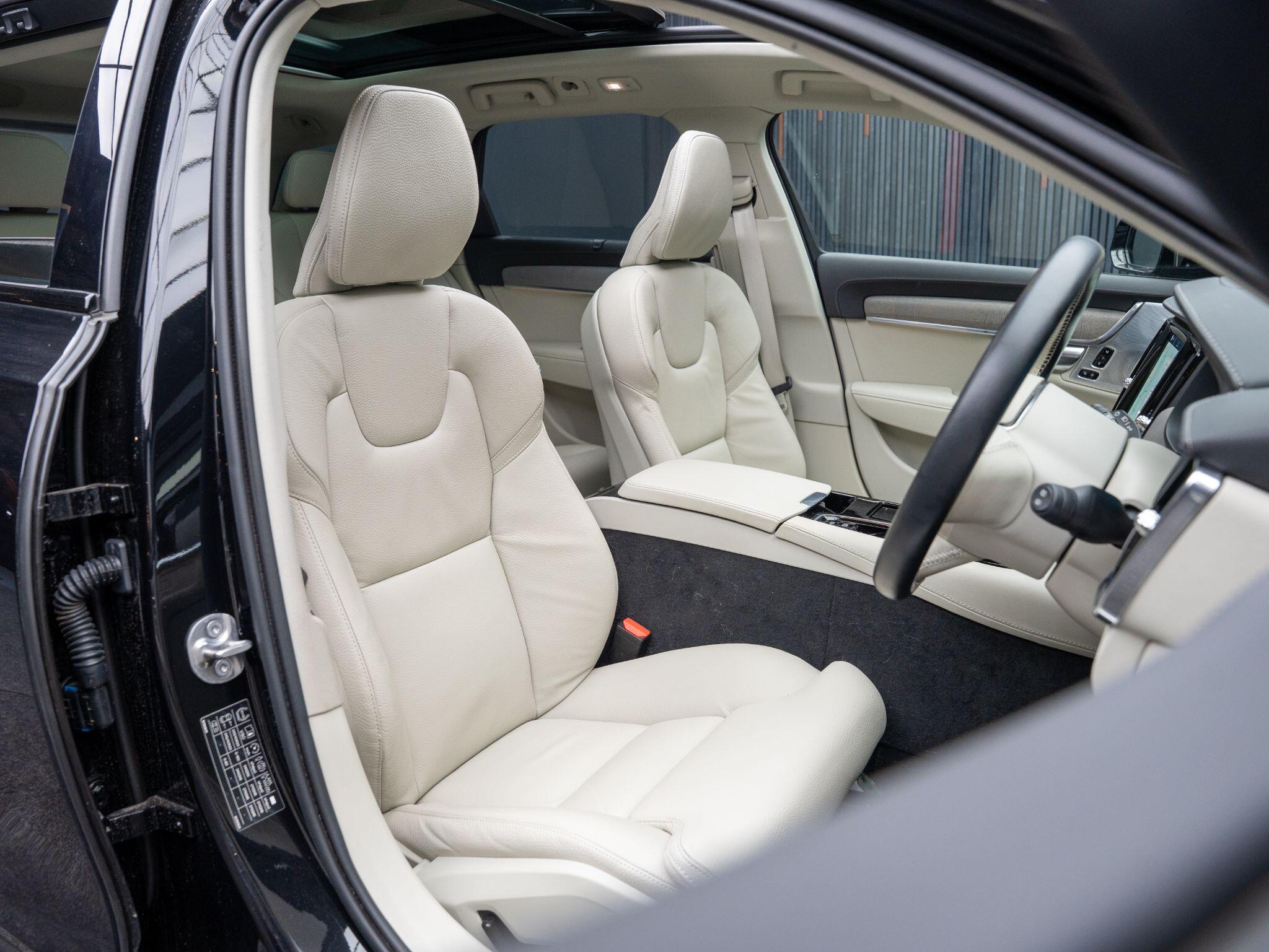 Volvo V90 view 40
