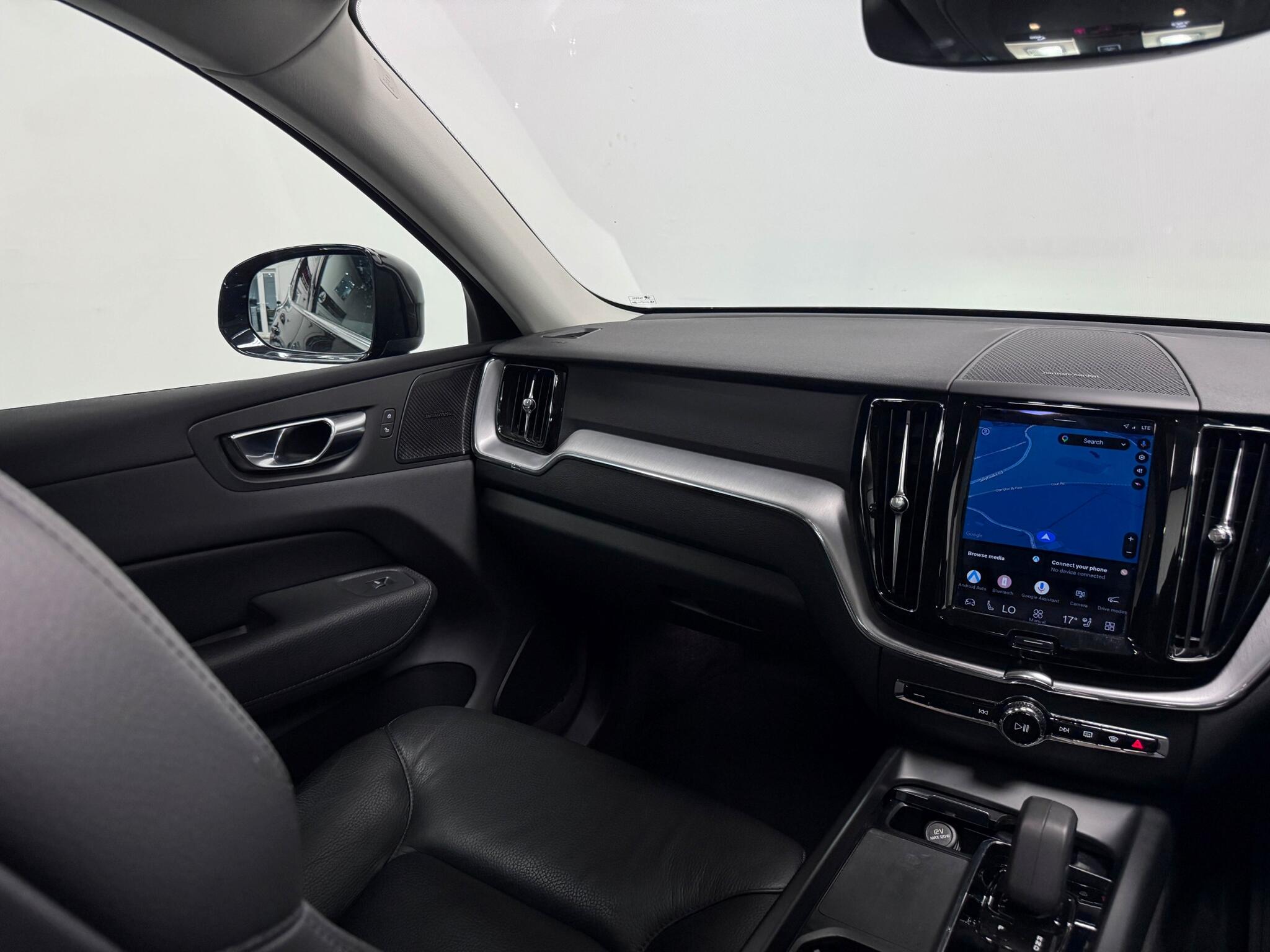 Volvo XC60 view 32