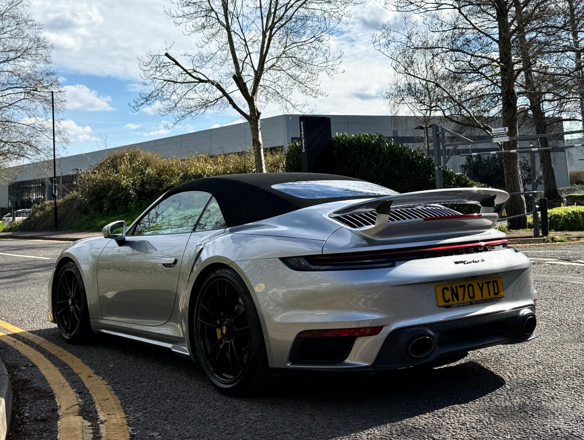 Porsche 911 view 31