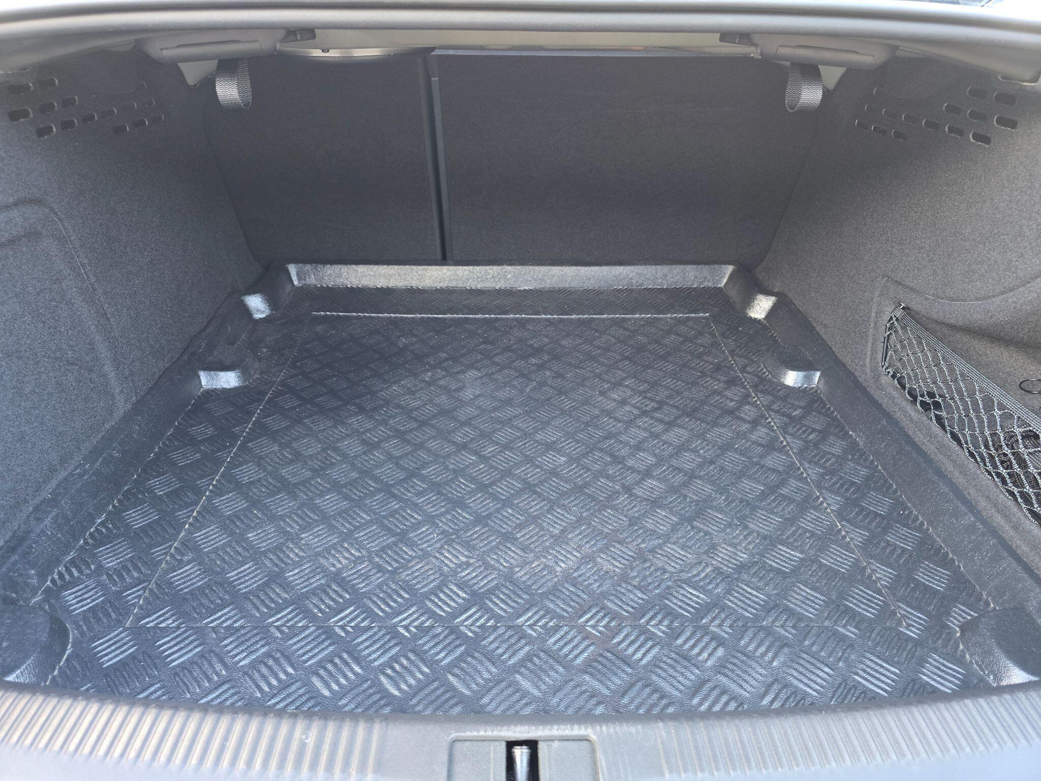 Audi A4 view 56