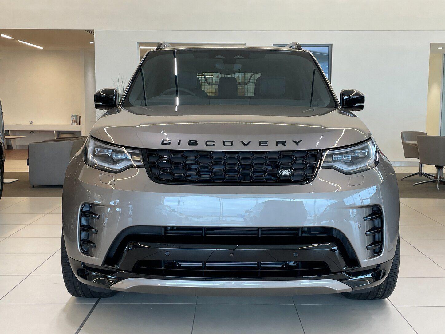 Land Rover Discovery view 2