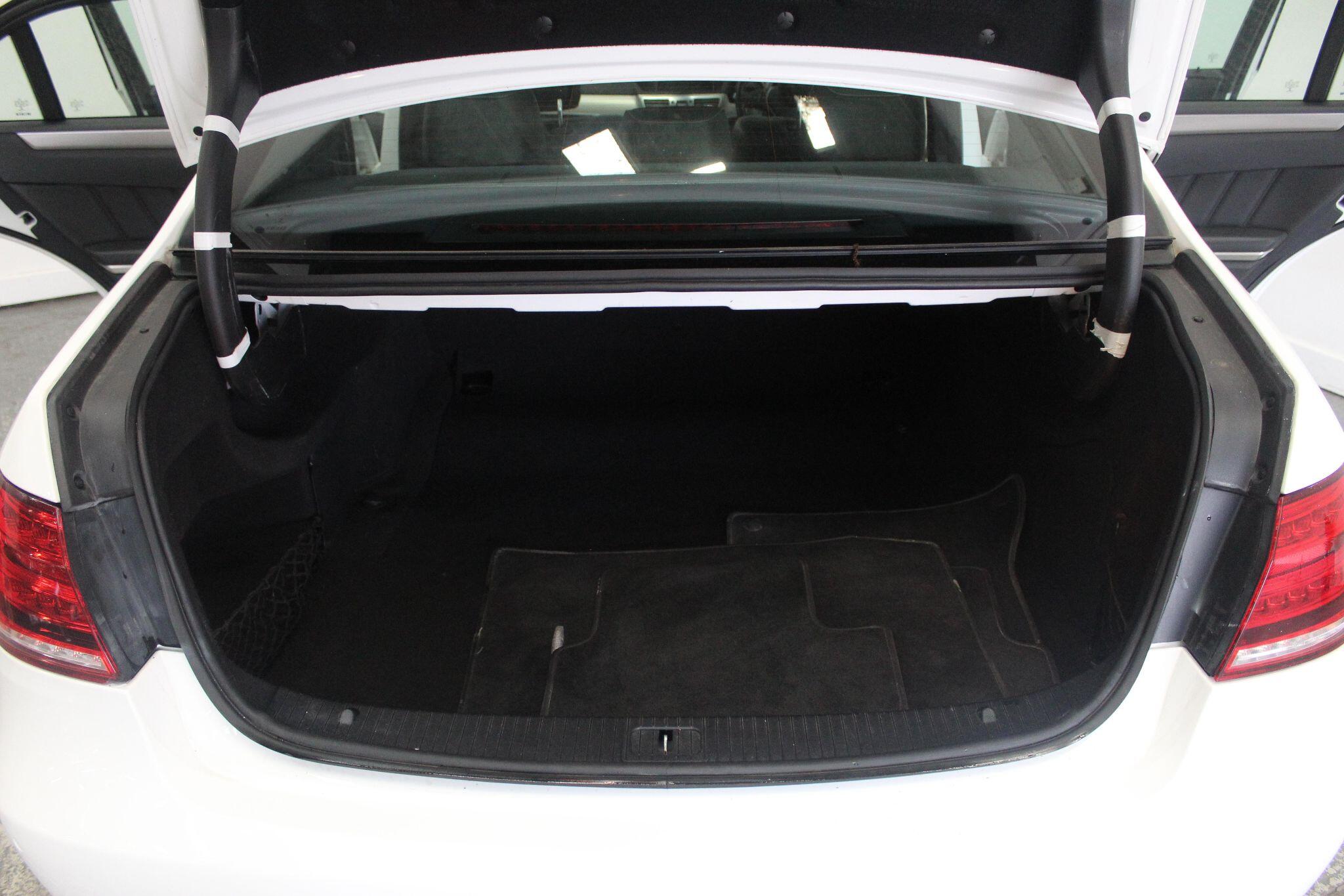 Mercedes-Benz E-Class view 24