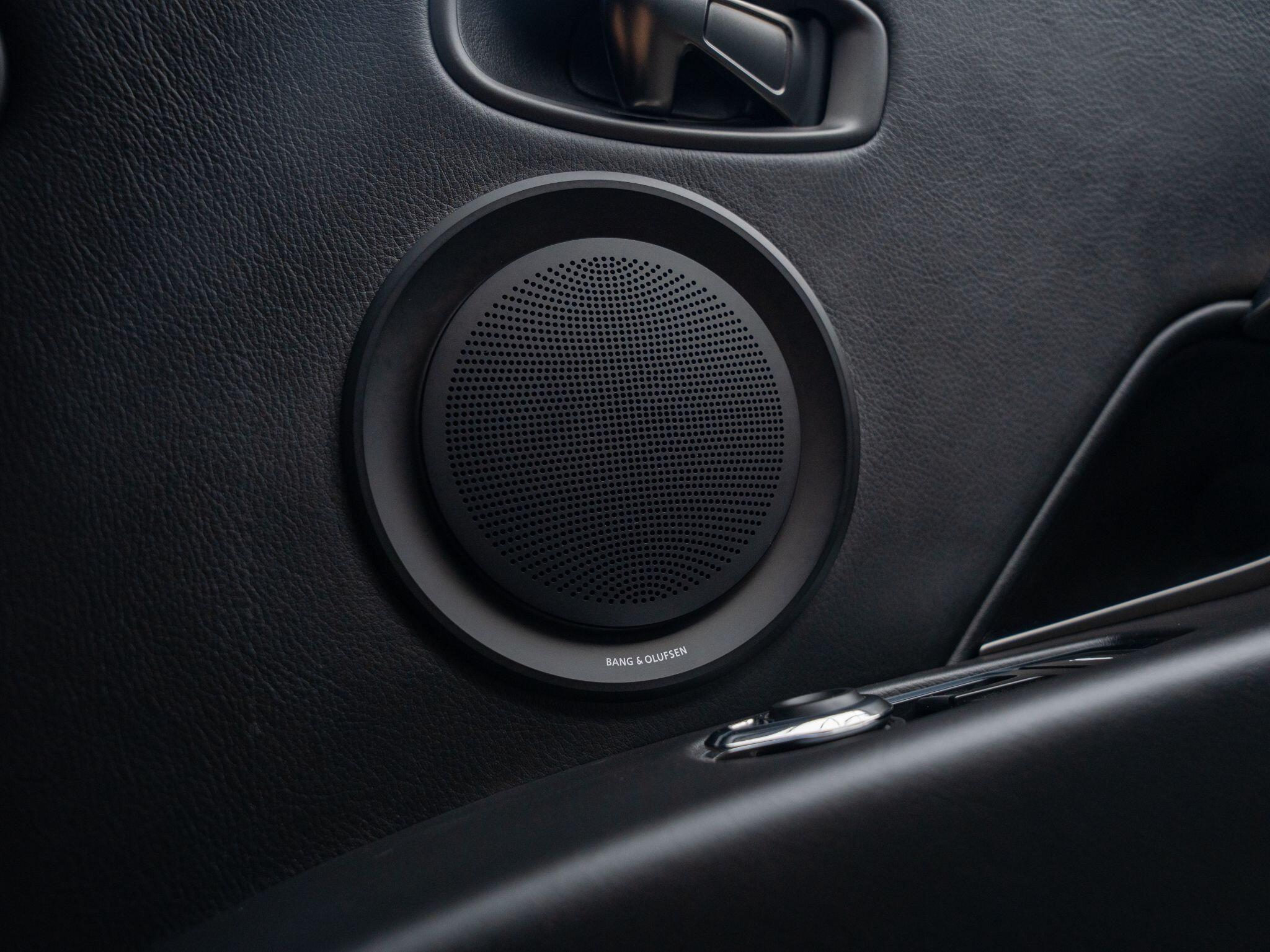 Aston Martin DB11 view 6