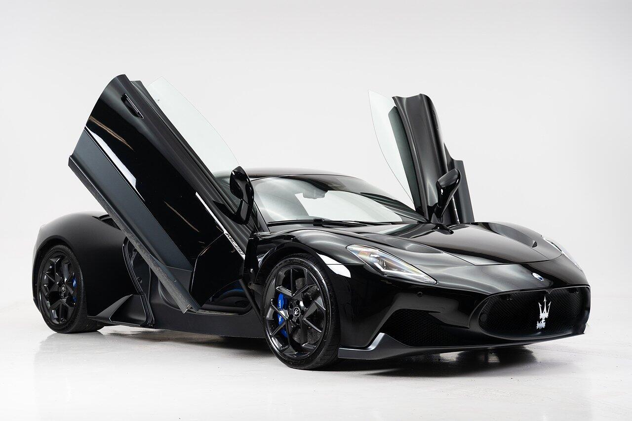 Maserati MC20 view 5