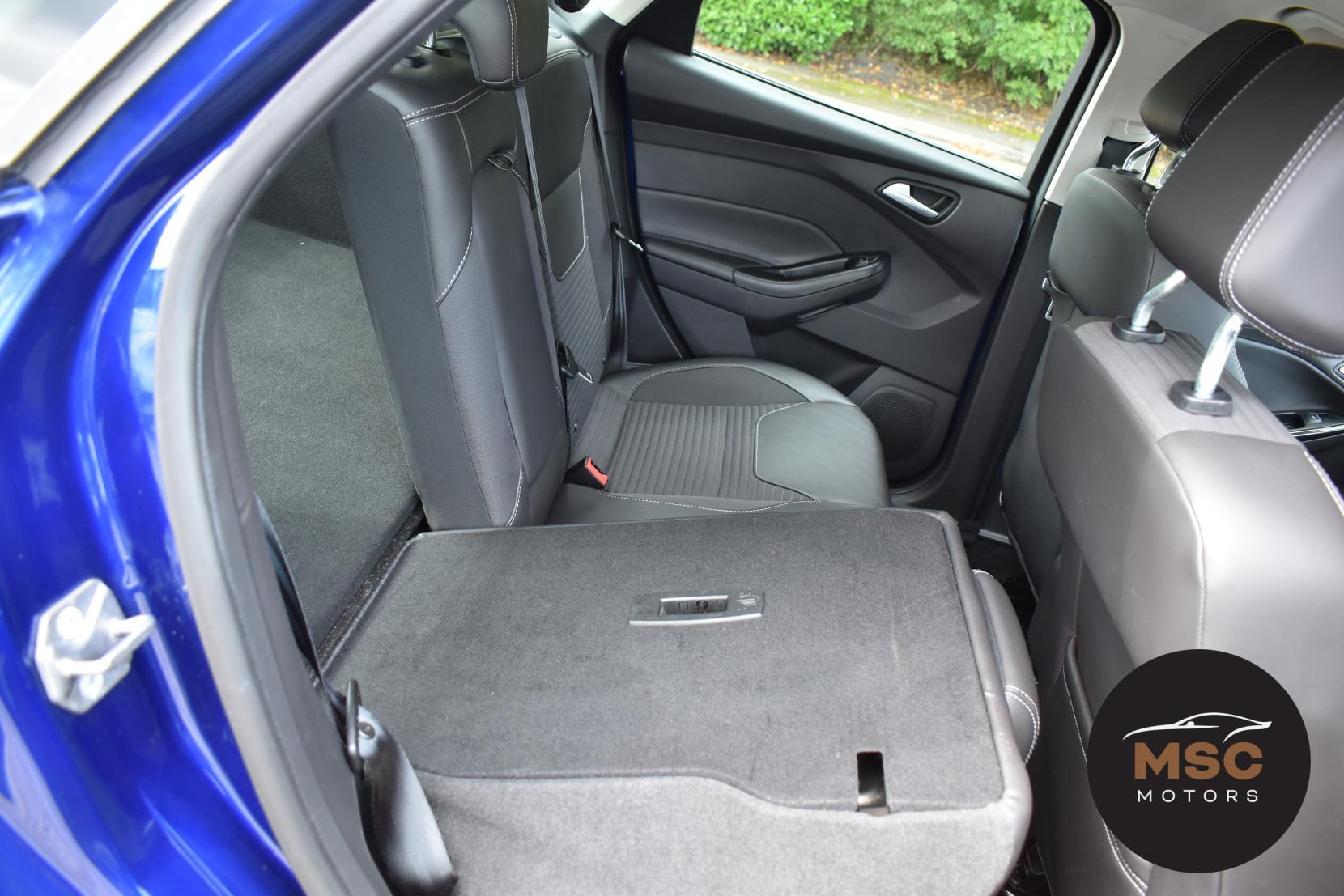 Ford Focus view 31