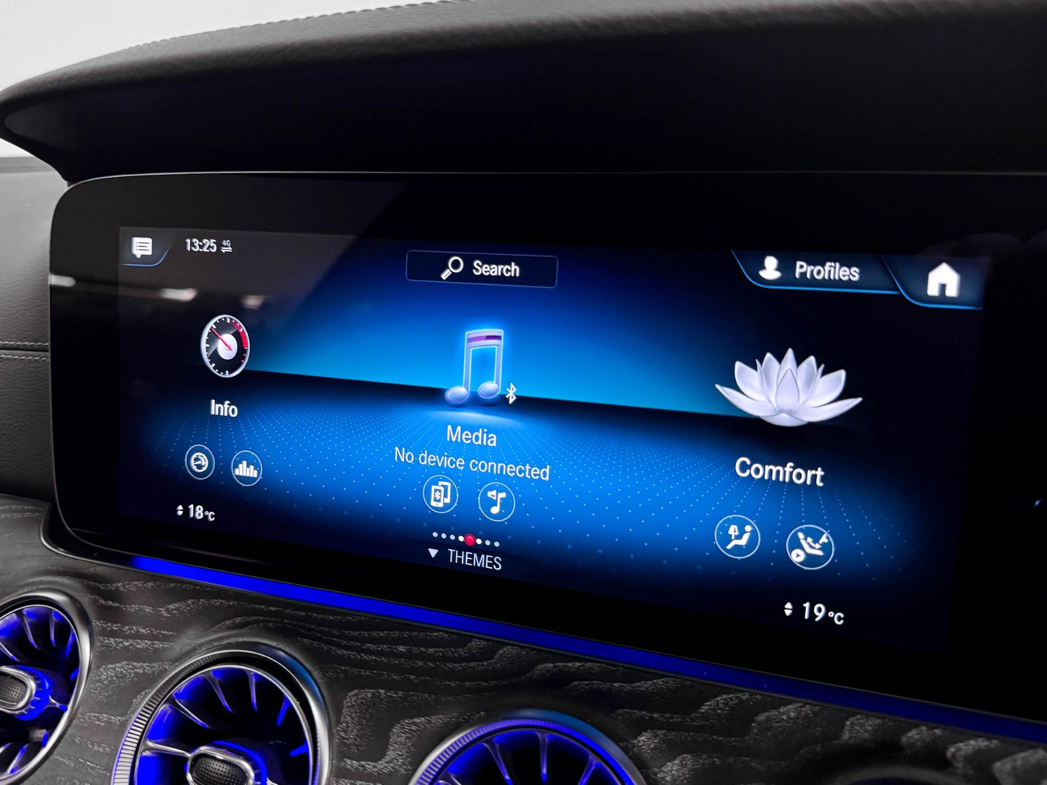 Mercedes-Benz E-Class view 40