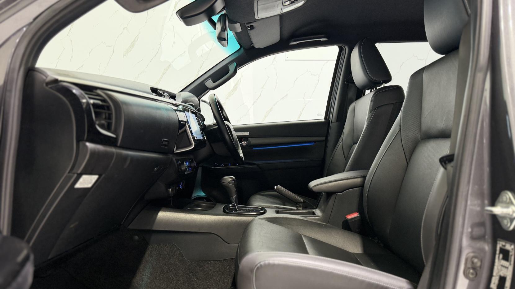 Toyota Hilux view 11