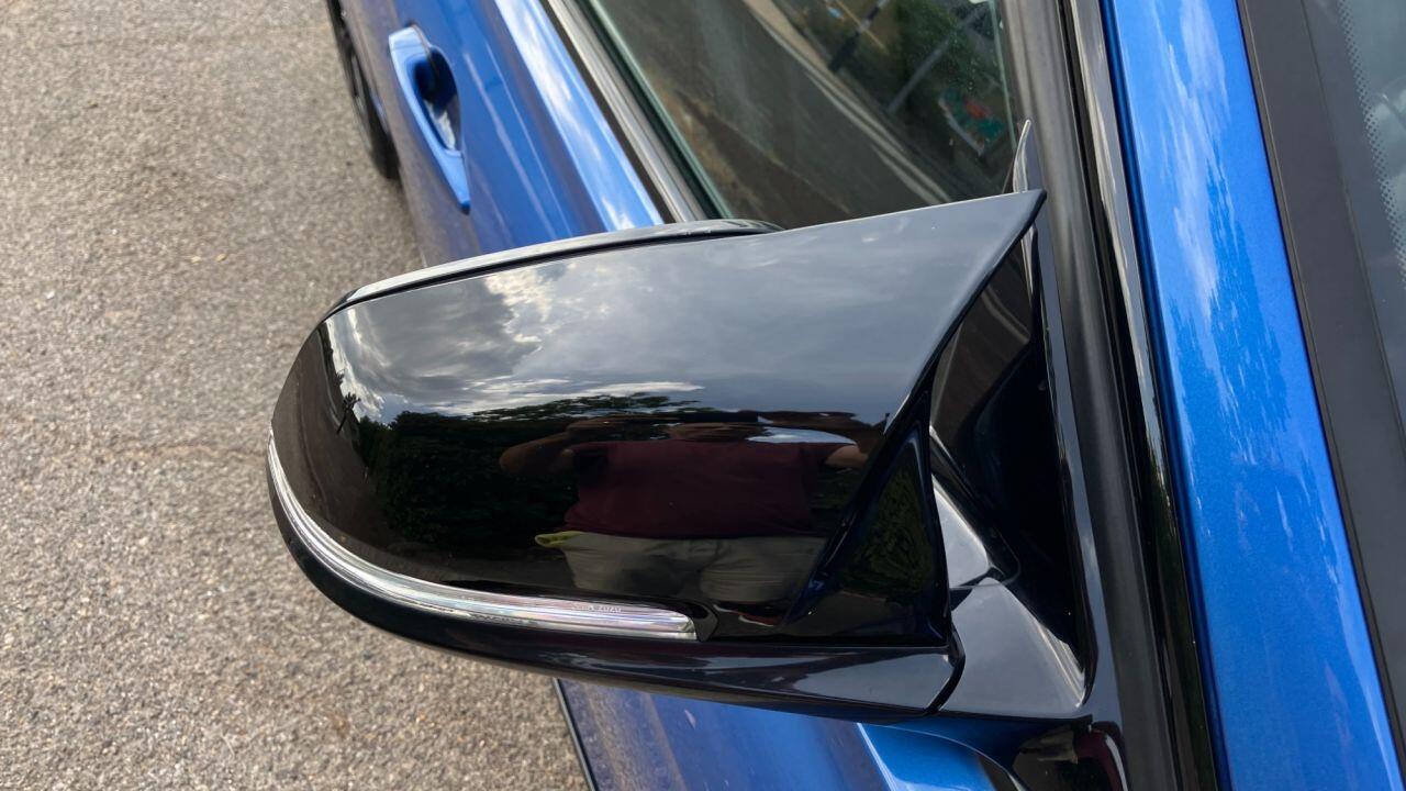 BMW 3 Series view 14