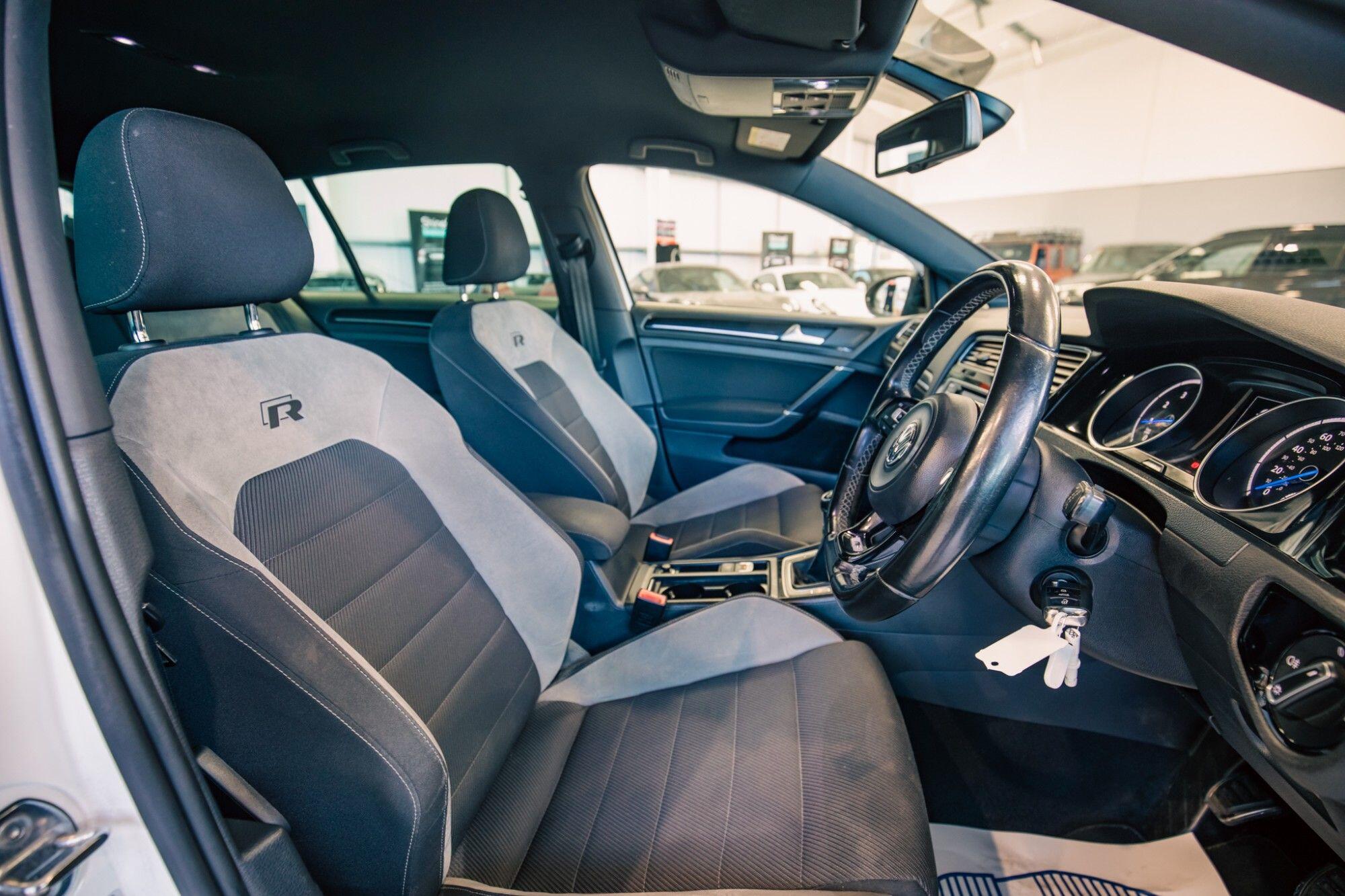 Volkswagen Golf view 3