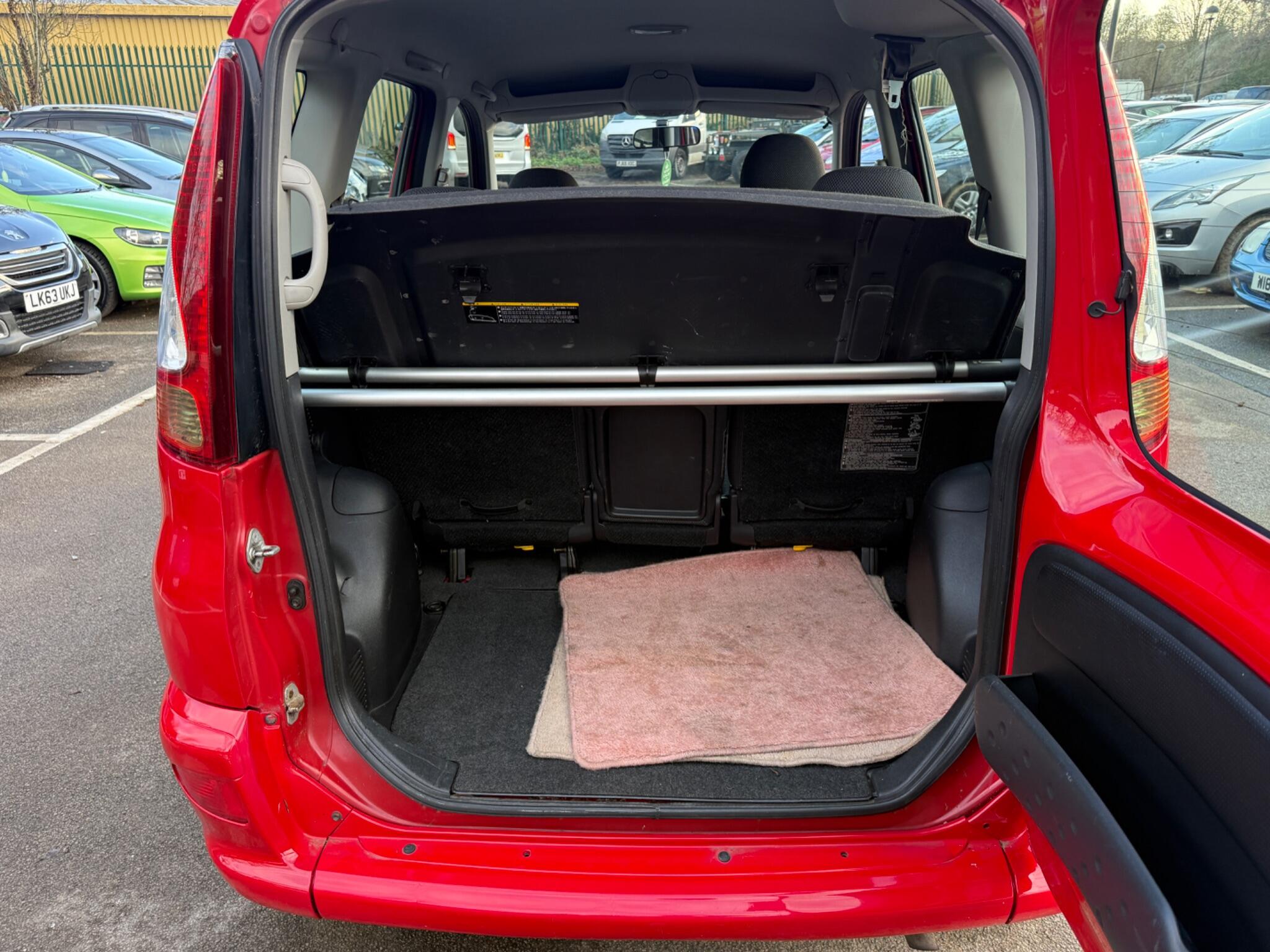 Toyota Yaris Verso - Image 34