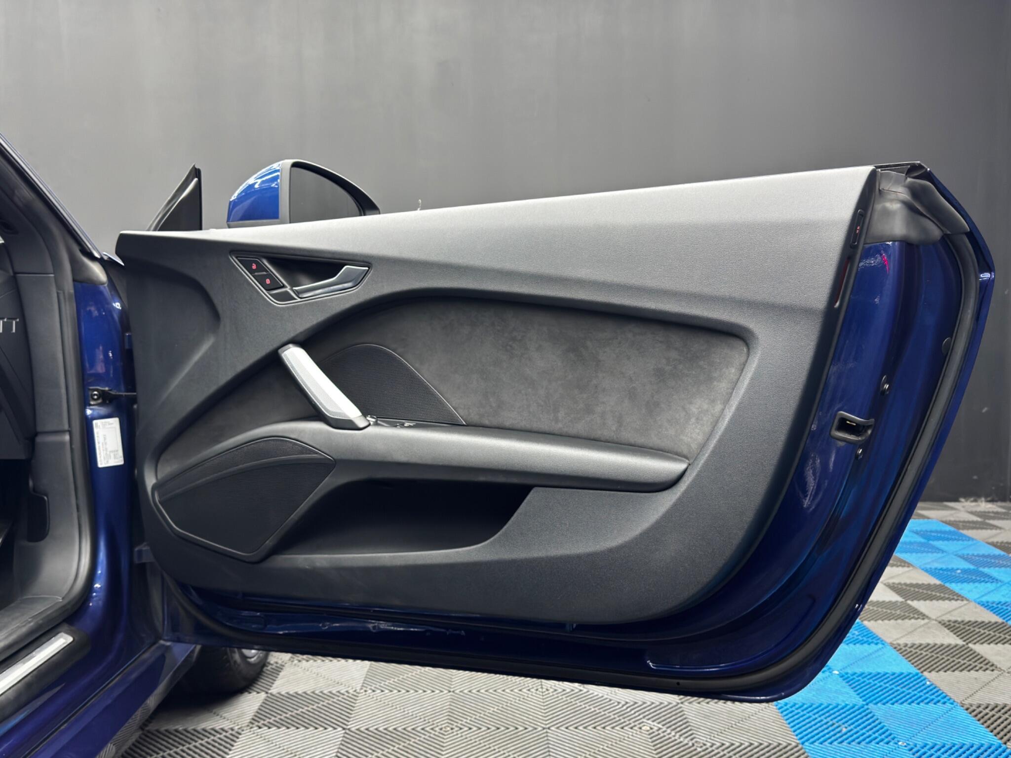 Audi TT view 35