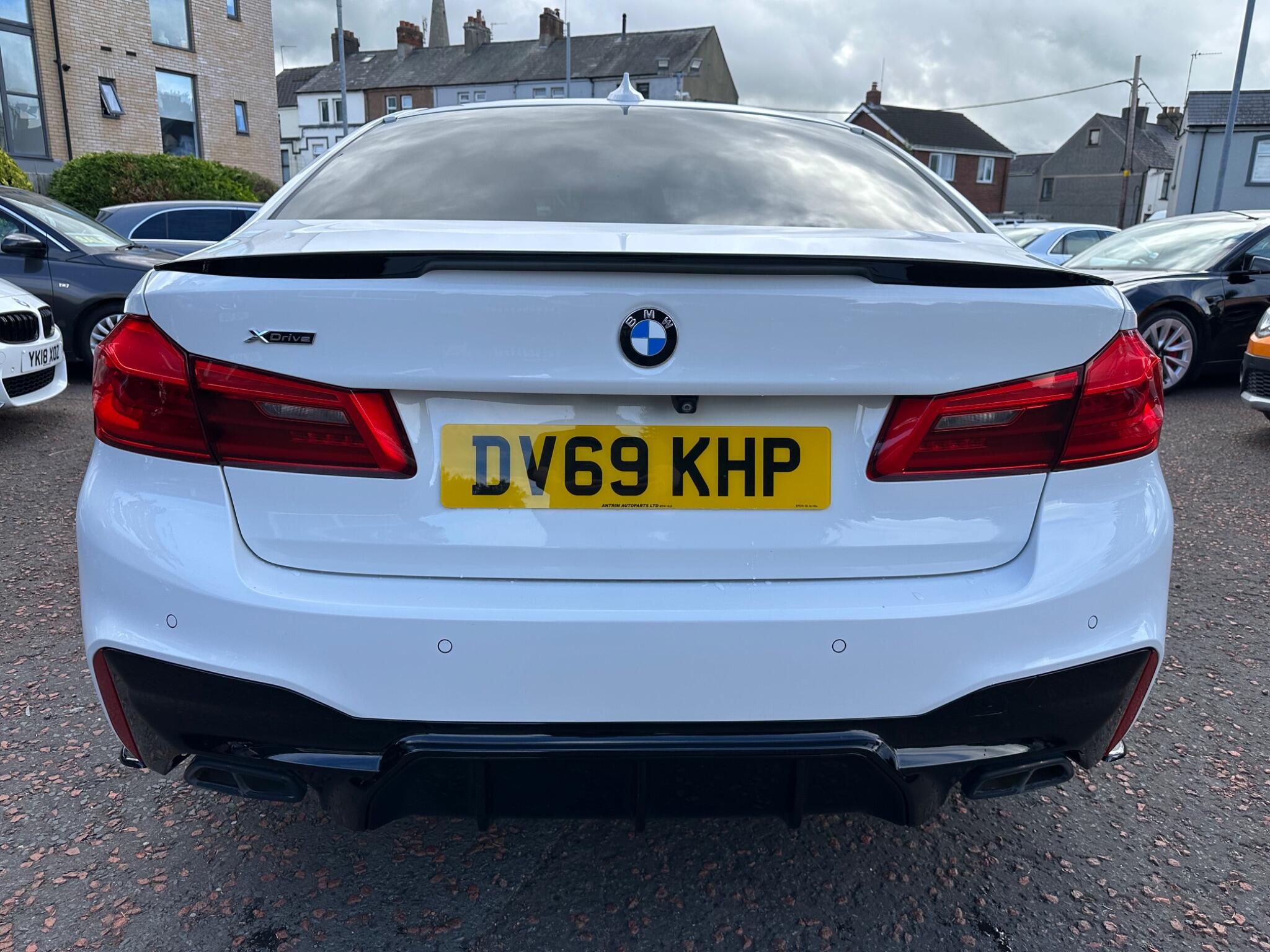 BMW 5 Series view 4