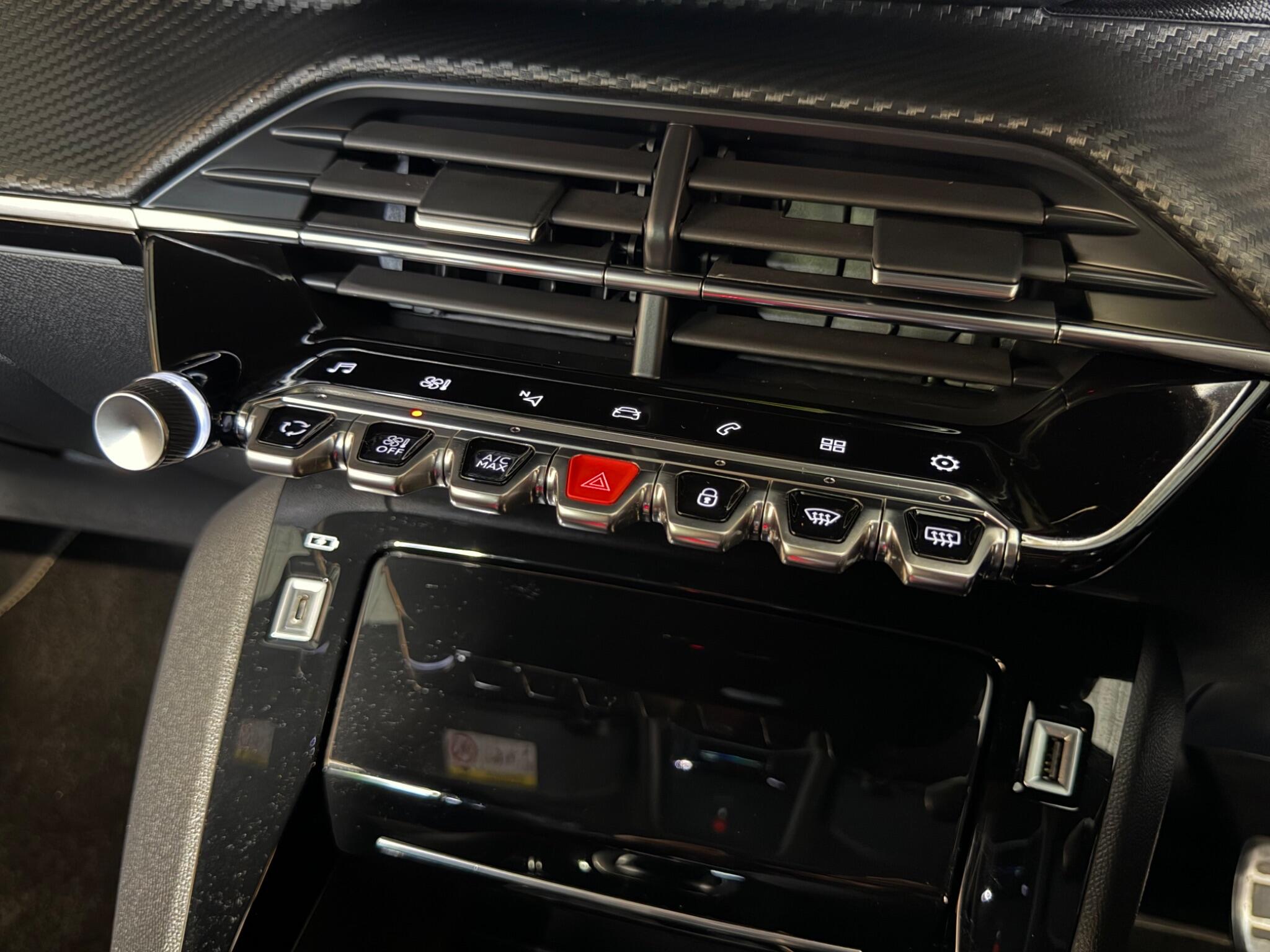 Peugeot 208 view 35