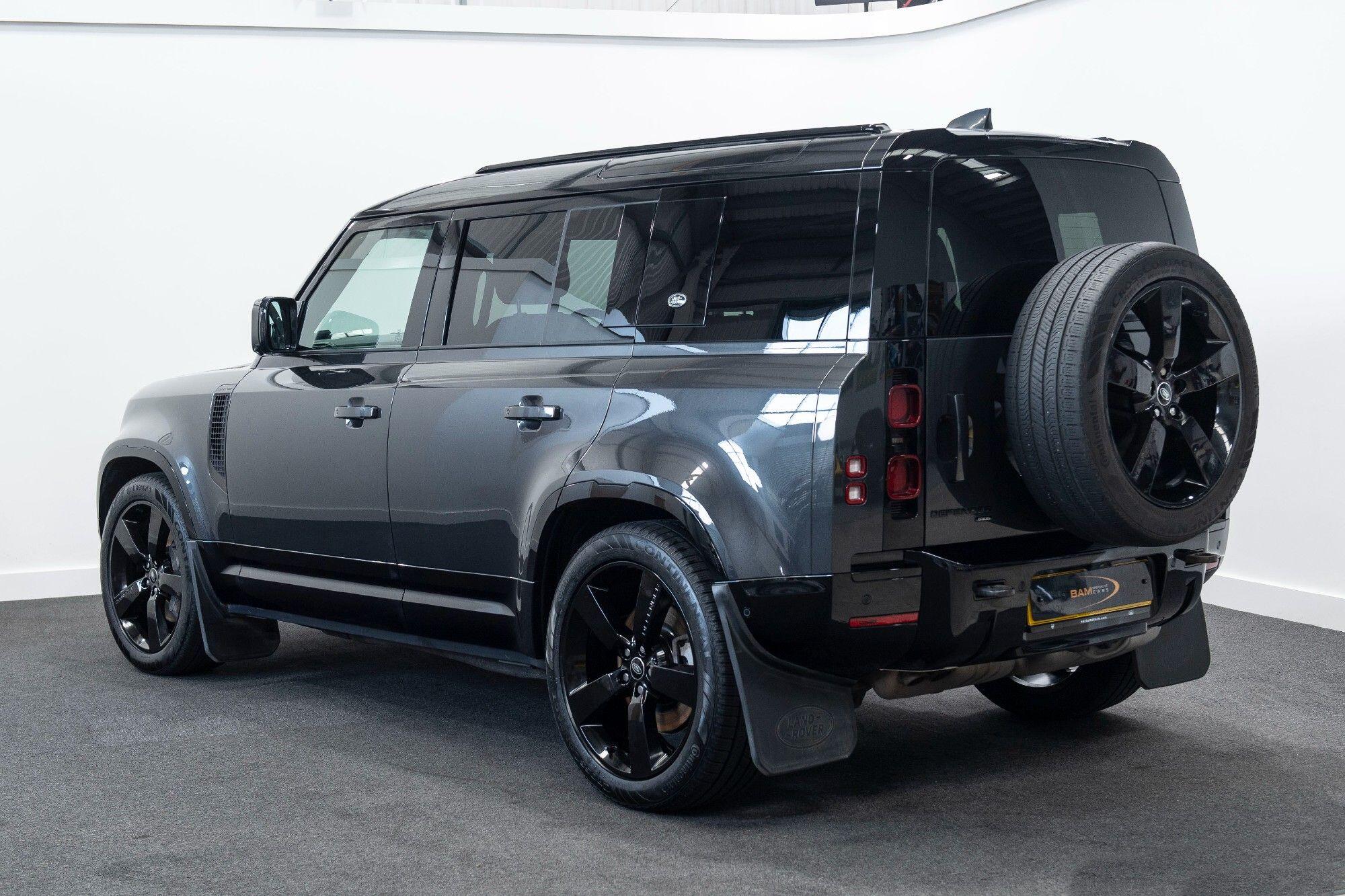 Land Rover Defender 110 view 5