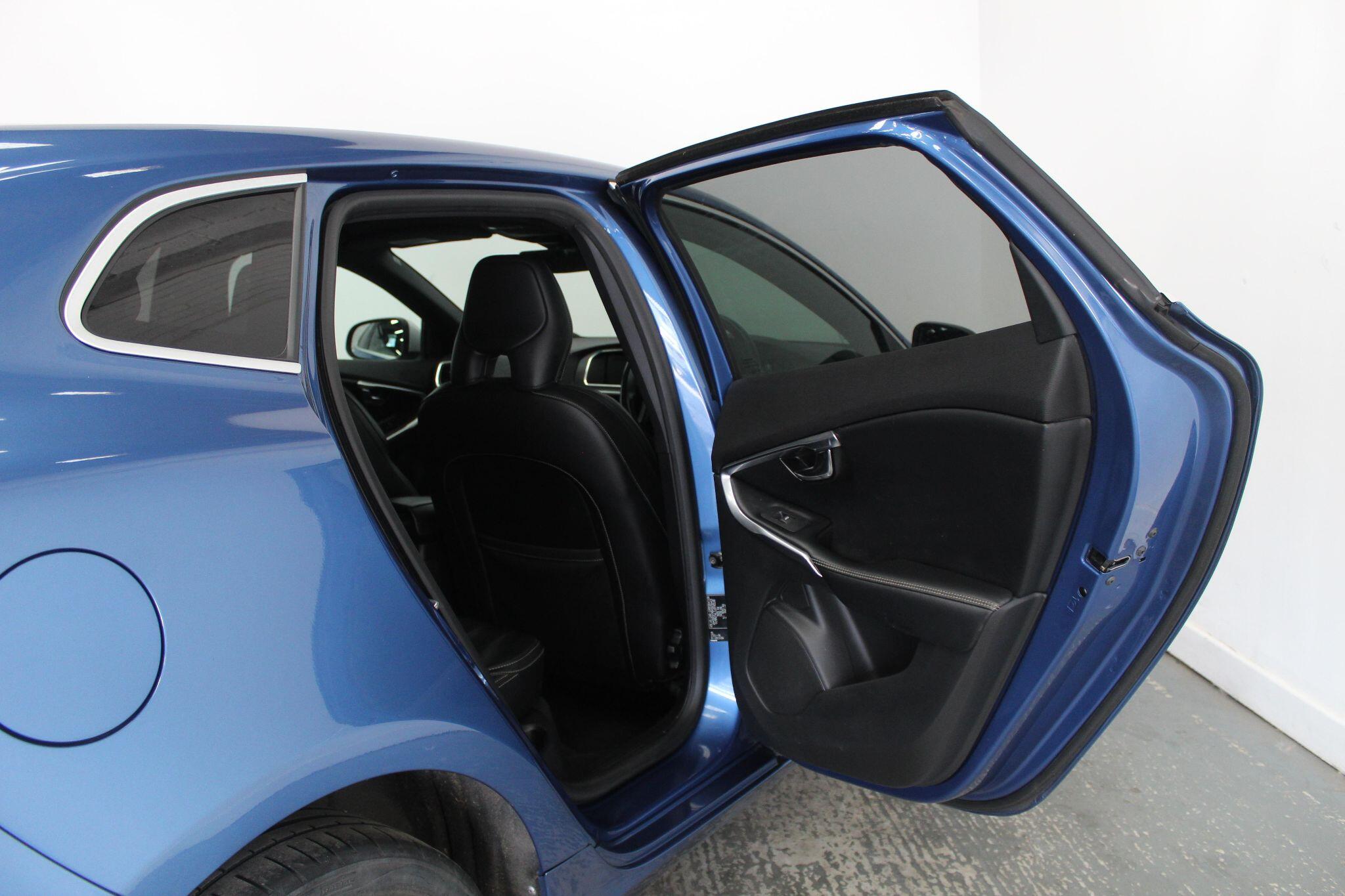 Volvo V40 view 25