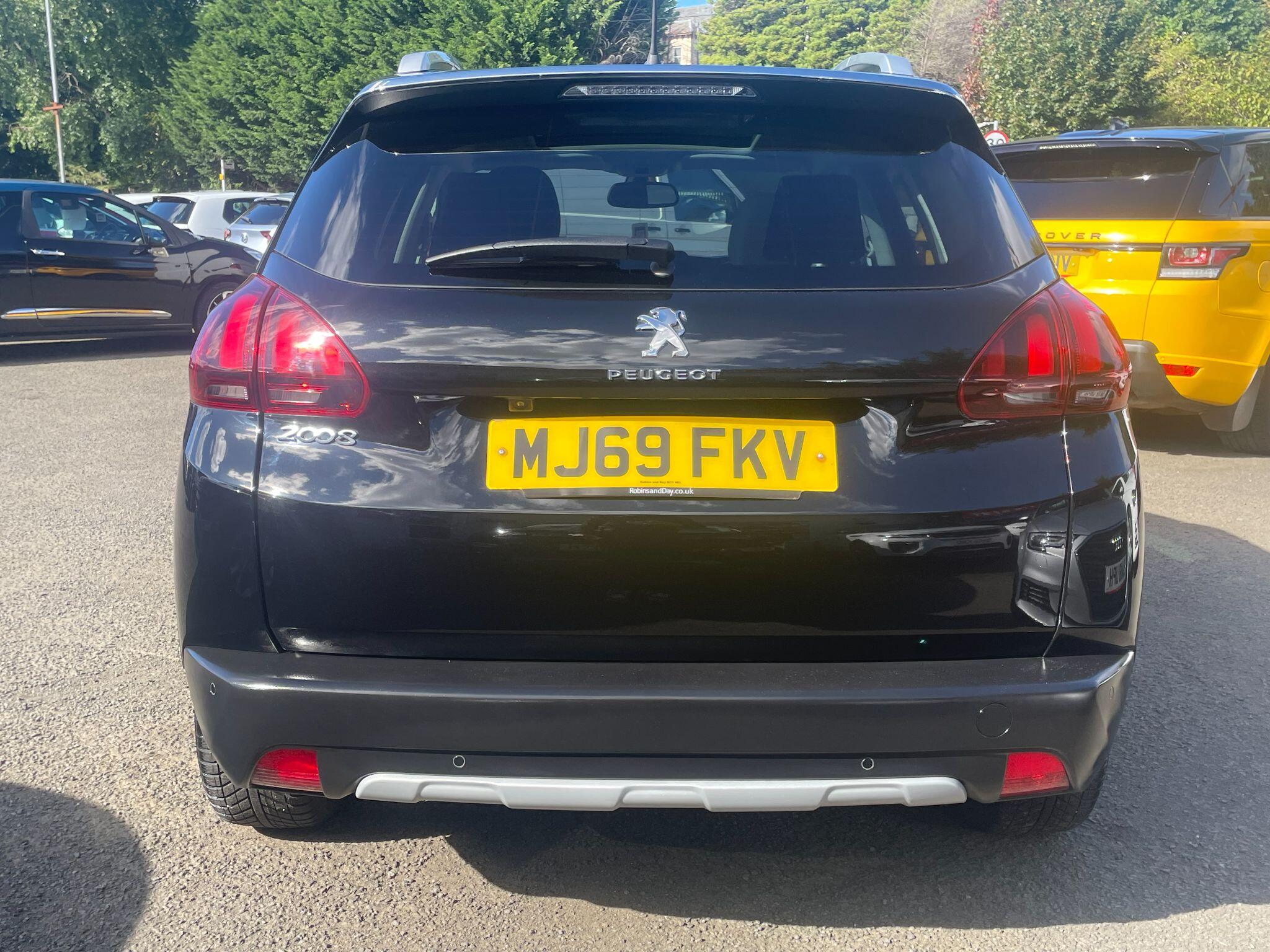 Peugeot 2008 view 10