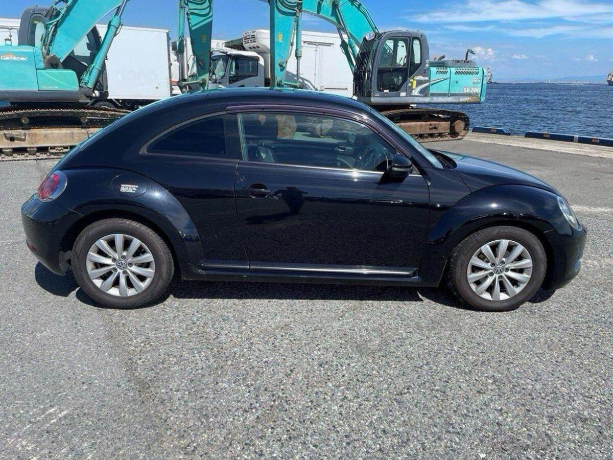Volkswagen Beetle view 7