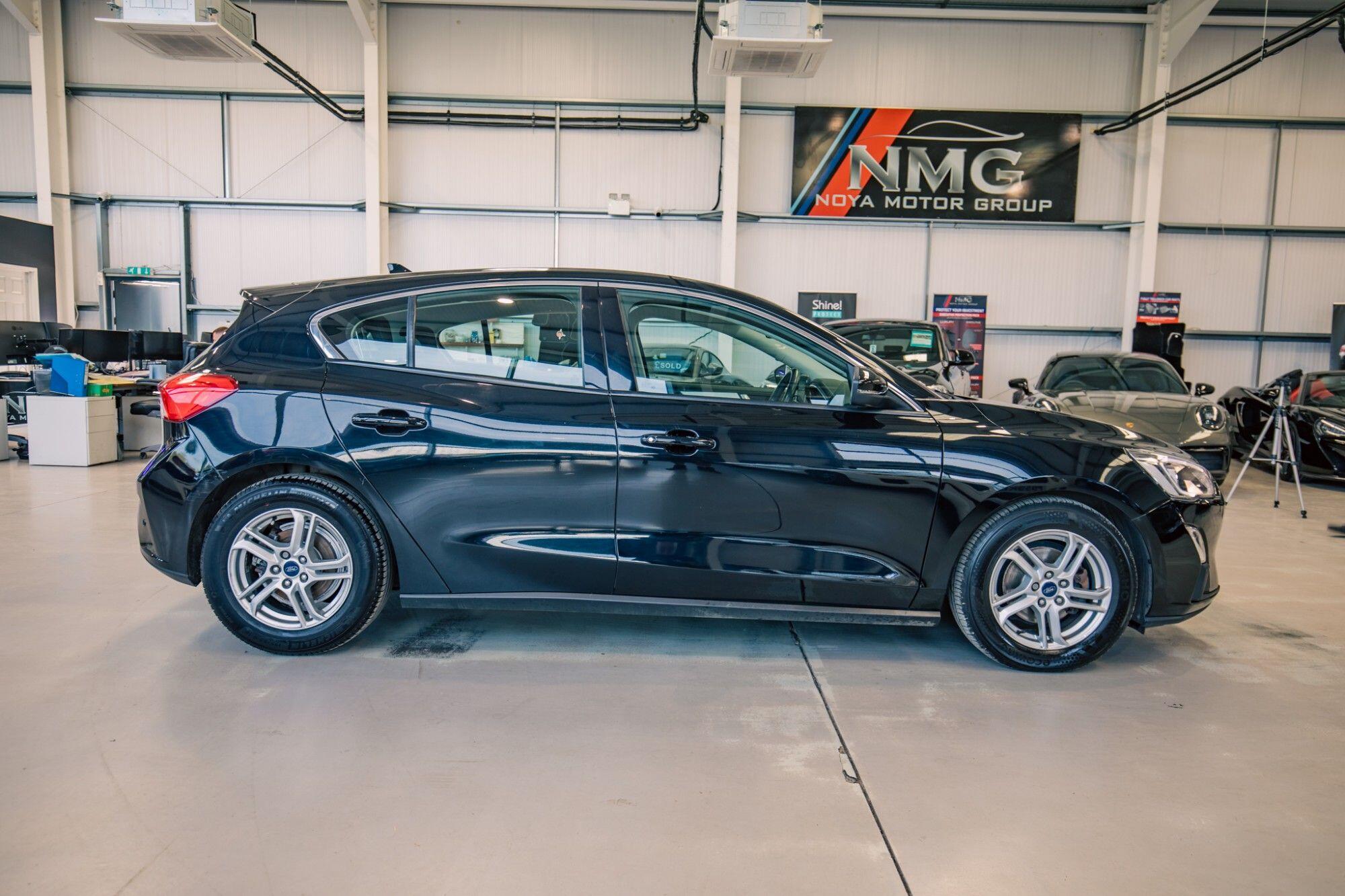 Ford Focus view 30