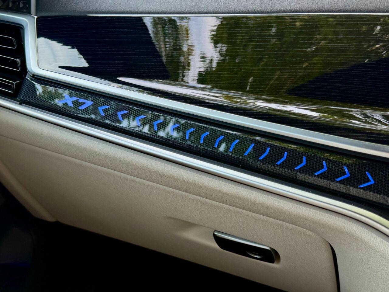 BMW X7 view 17