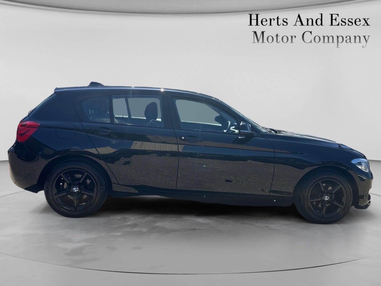 BMW 1 Series view 8