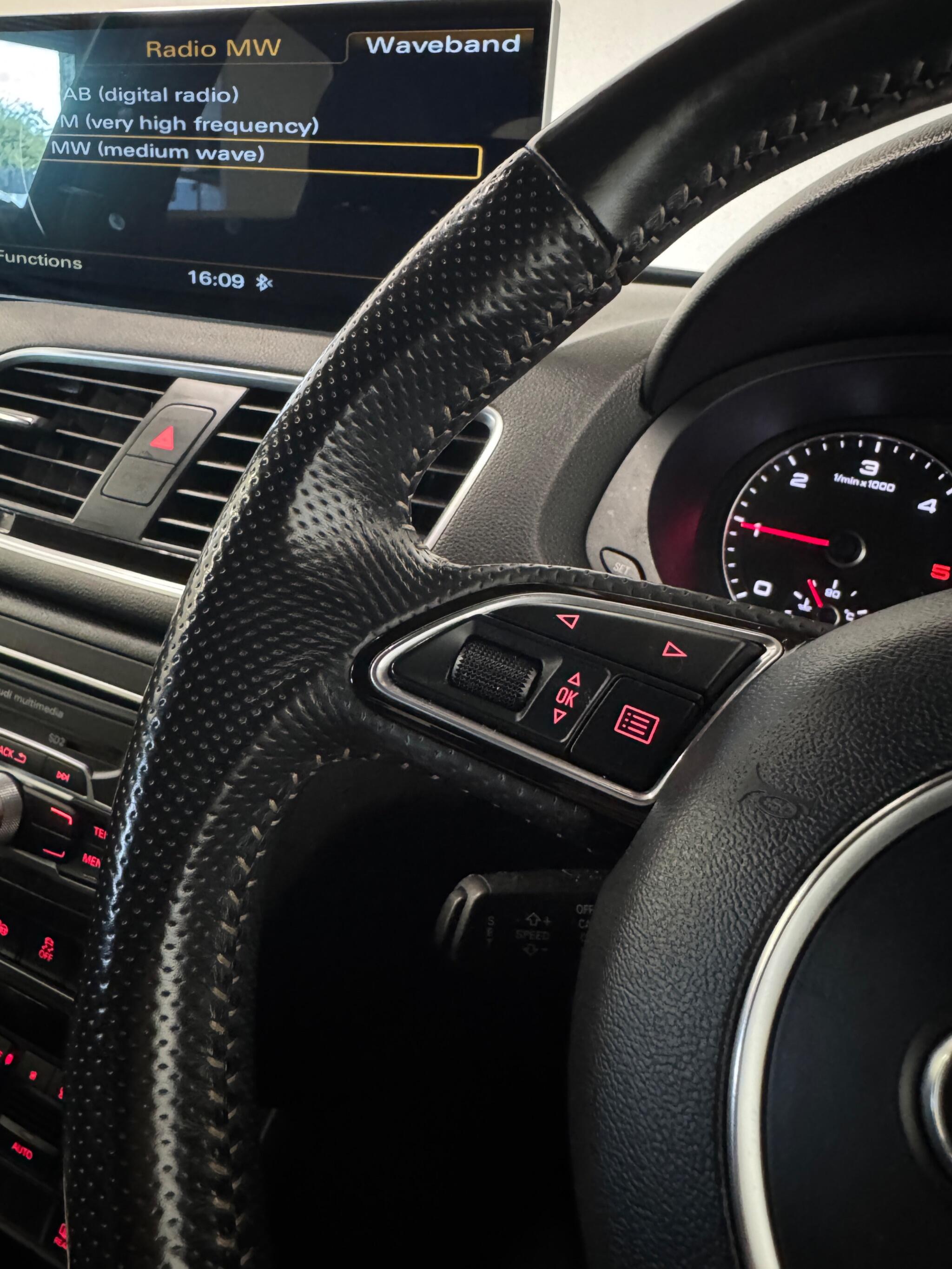 Audi Q3 view 25