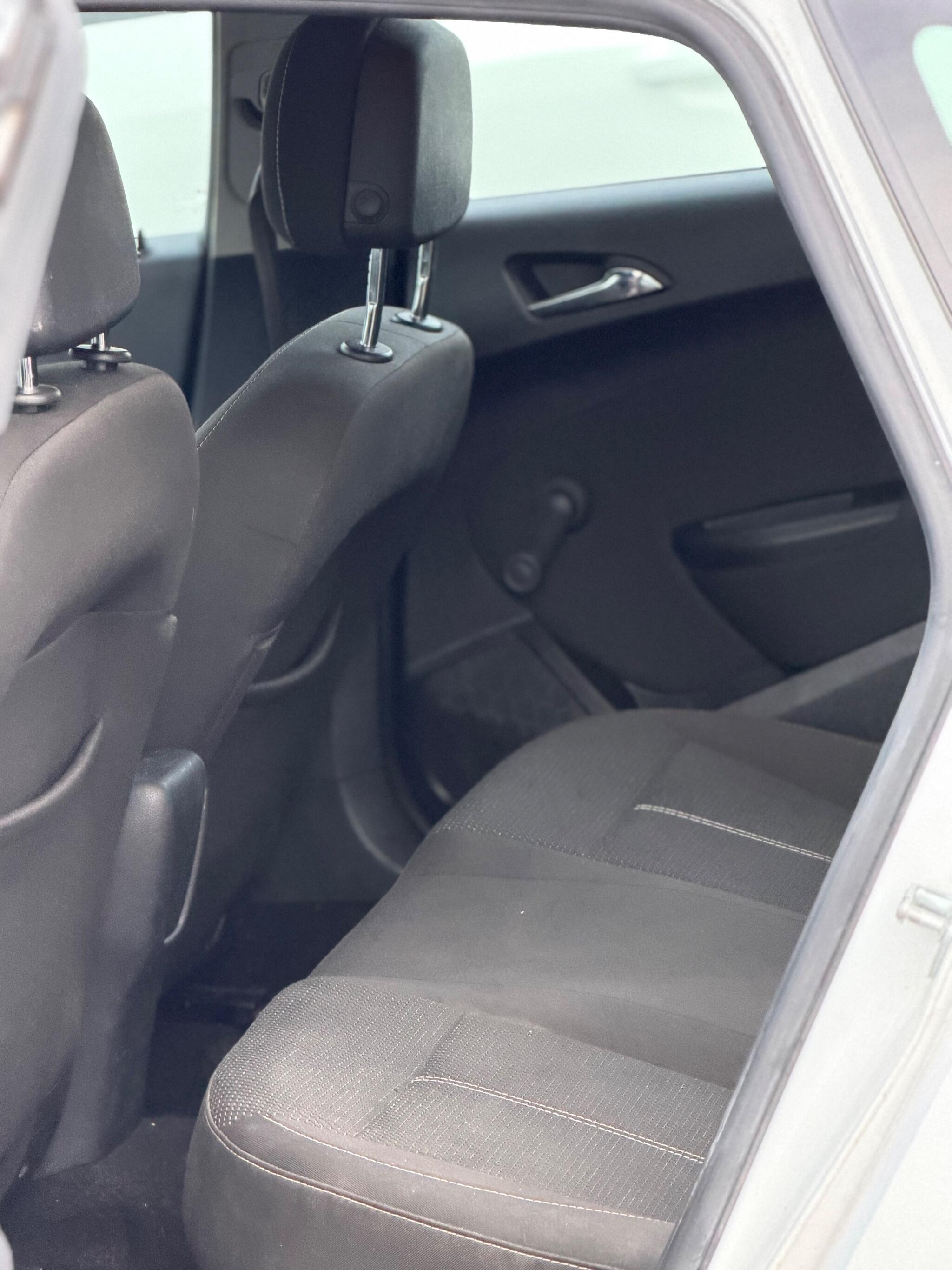 2015 Vauxhall Astra 1.6i Tech Line GT Euro 6 5dr image 24