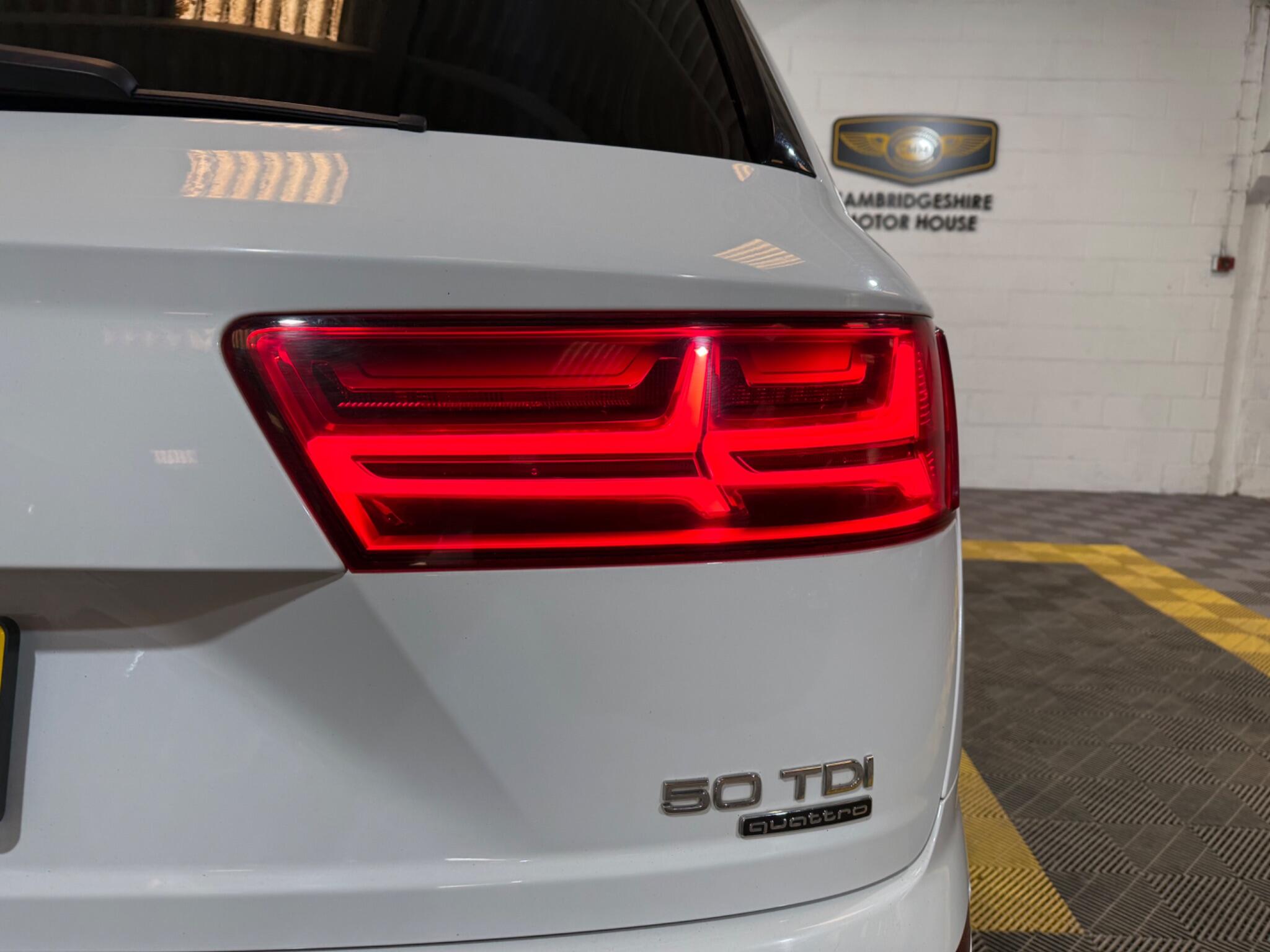Audi Q7 view 75