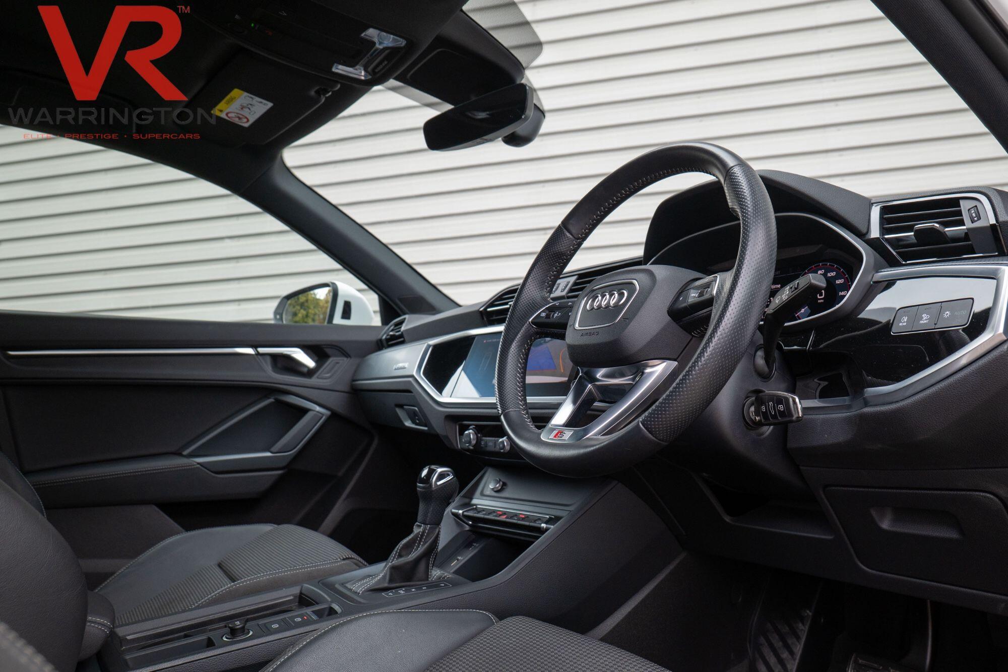 Audi Q3 view 8