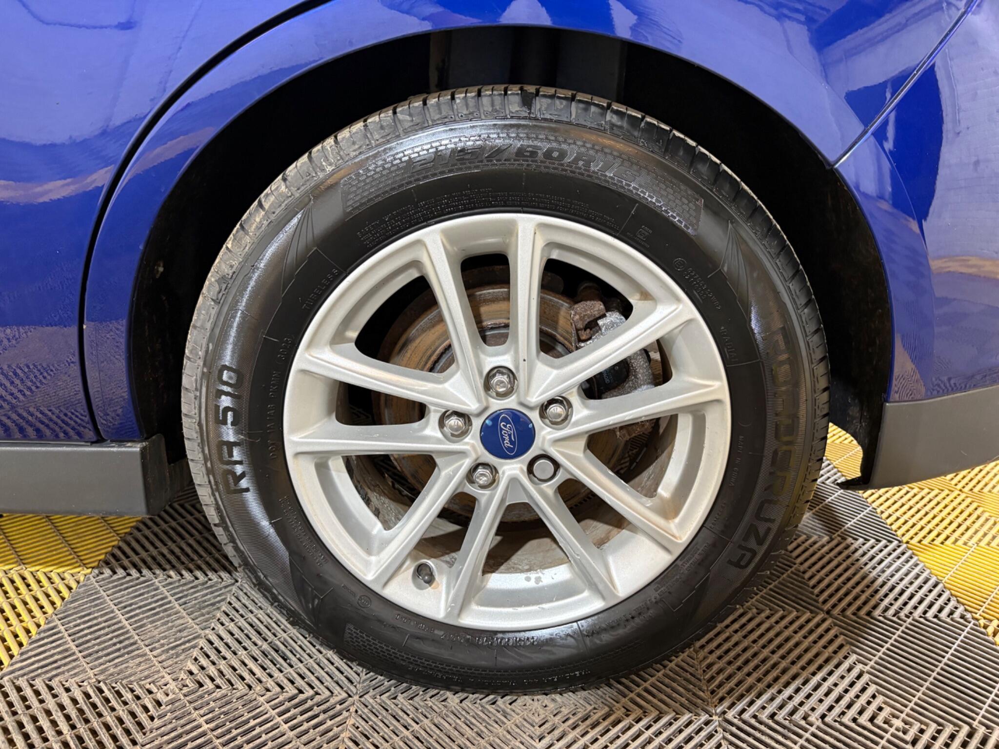 Ford Grand C-Max view 38