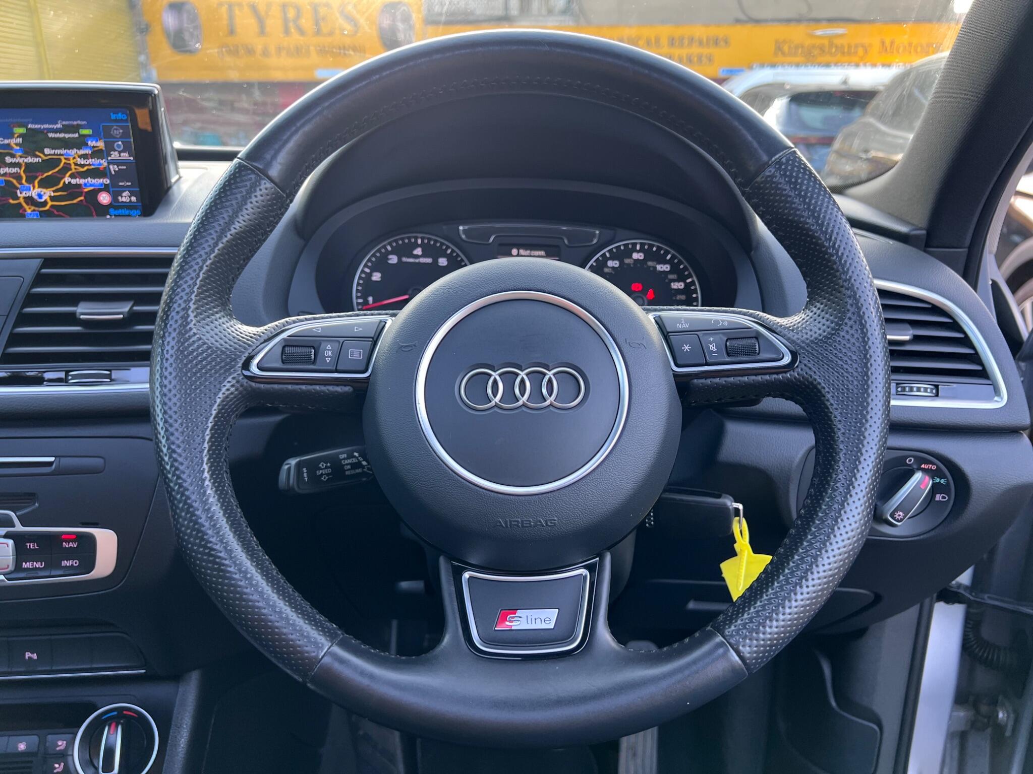 Audi Q3 view 20