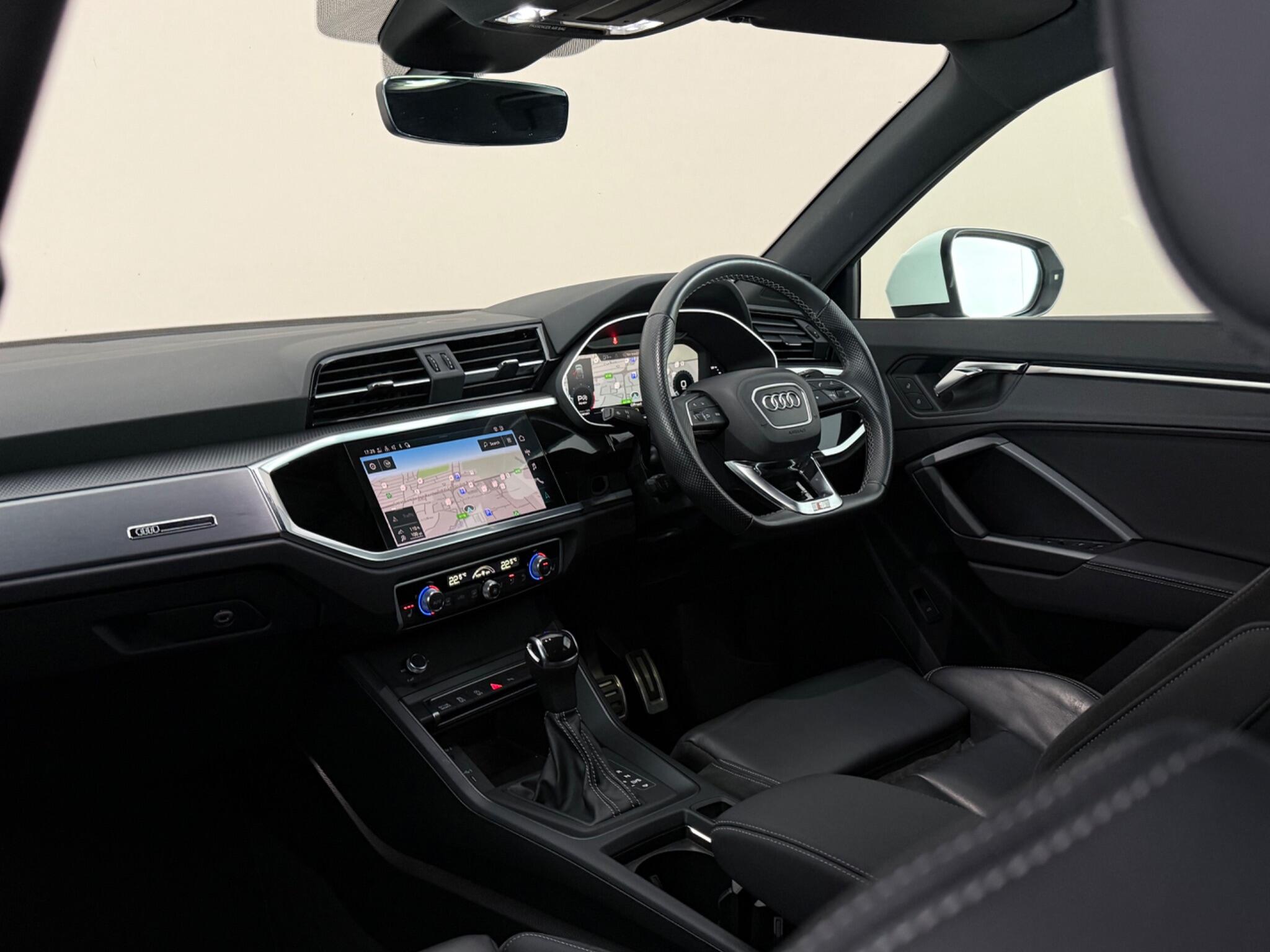 Audi Q3 view 4