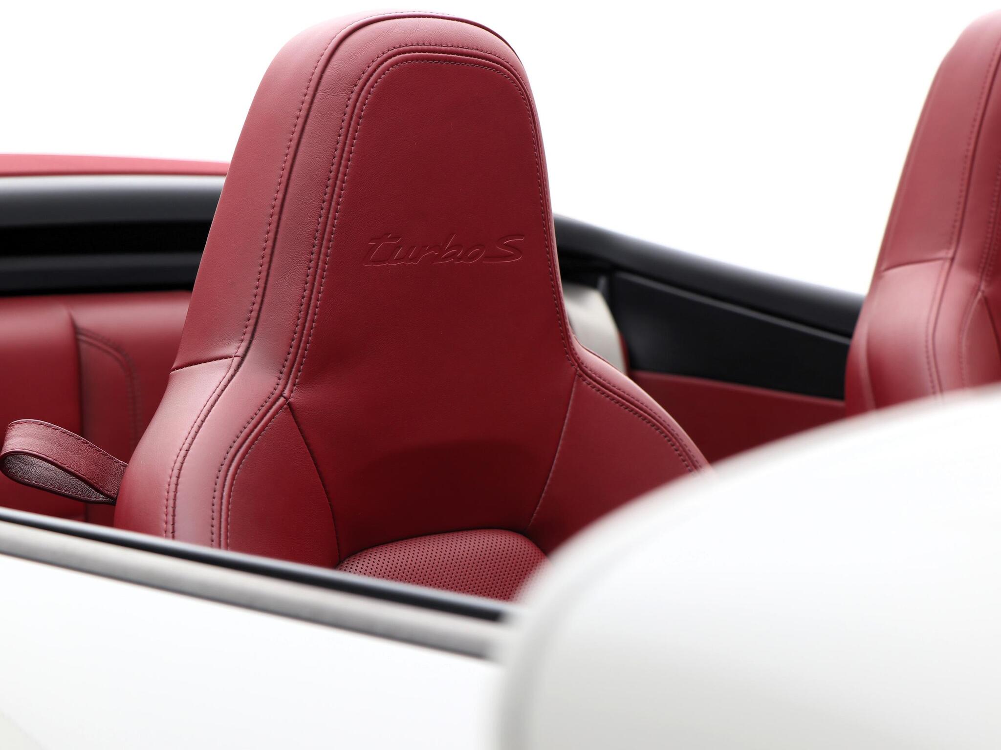 Porsche 911 view 39