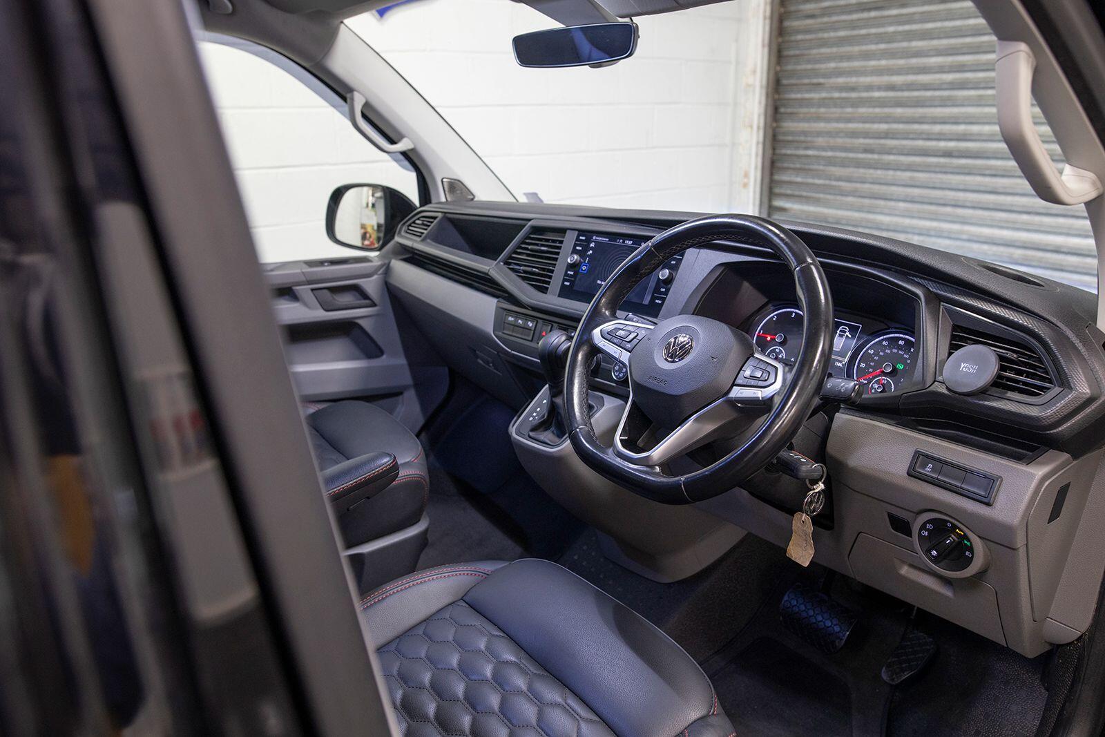 Volkswagen Transporter view 12