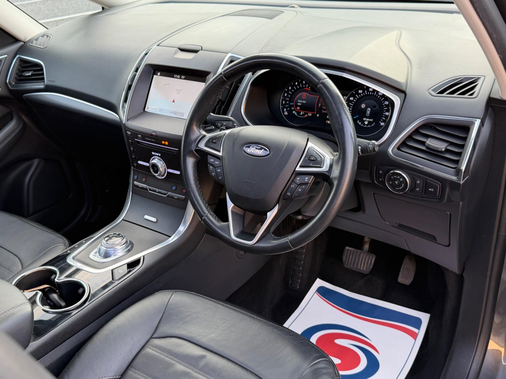 Ford Galaxy view 4