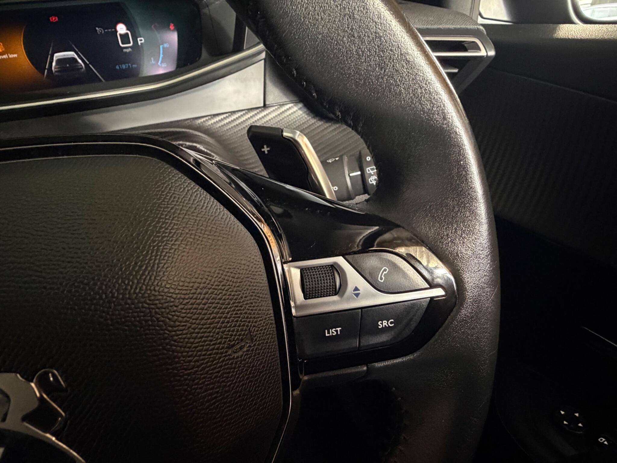 Peugeot 208 view 29